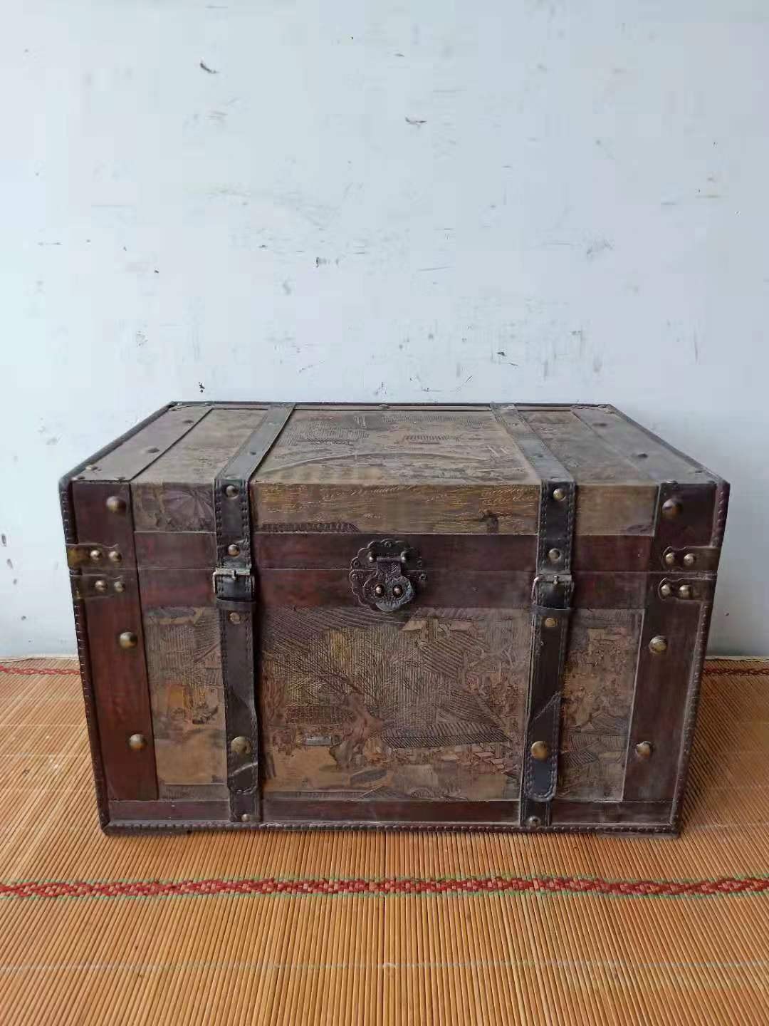 下乡收来1949年毛主席像茅台老酒一箱，保存完整，尺寸重量如图。 下乡收来1949年毛主席像茅台老酒一箱，保存完整，尺寸重量如图。