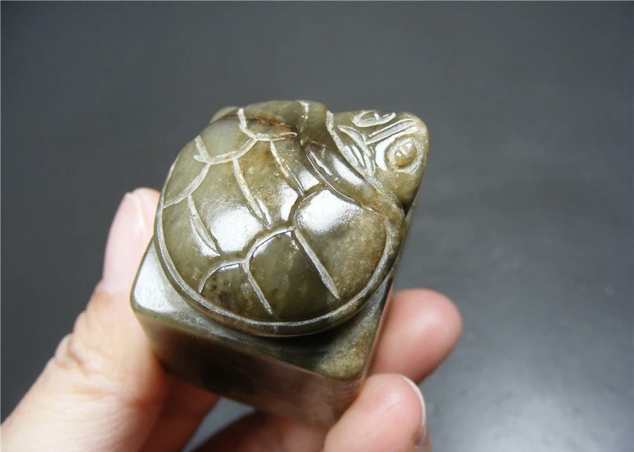 ｜冷门出品｜精选专拍·第叁拾叁场· 和田玉带沁圆雕龙龟无字印章摆件
