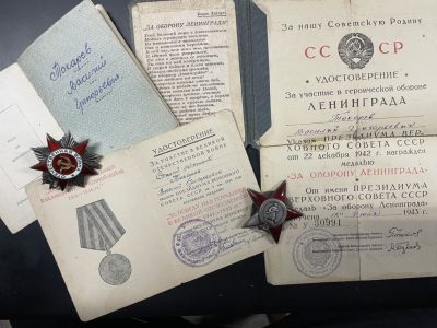 戎马世界章牌大赏第35期 - 苏联二级卫国，红星套章，带证带保卫列宁格勒大证书，战胜德国证书