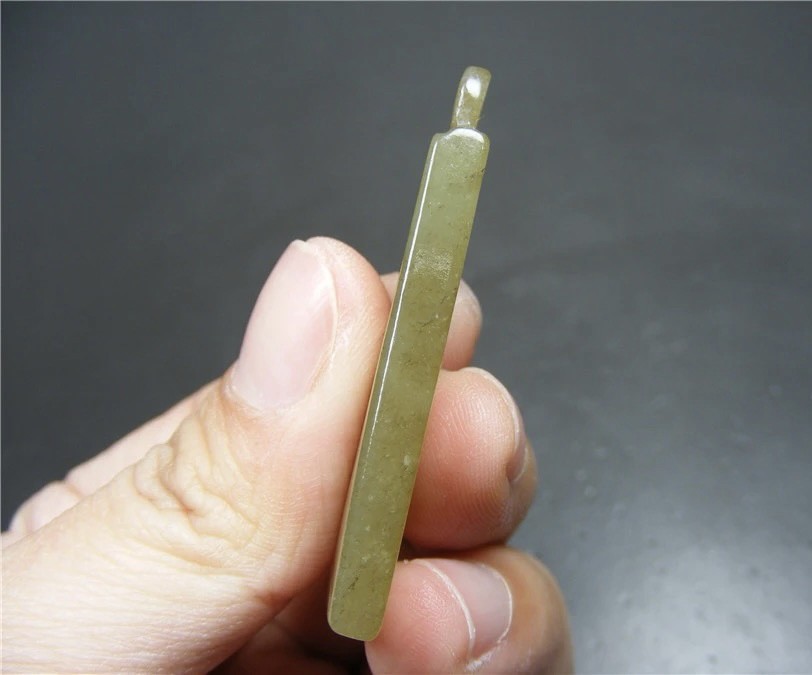 ｜冷门出品｜精选专拍·第叁拾叁场· 和田青白玉厚实长方形坠