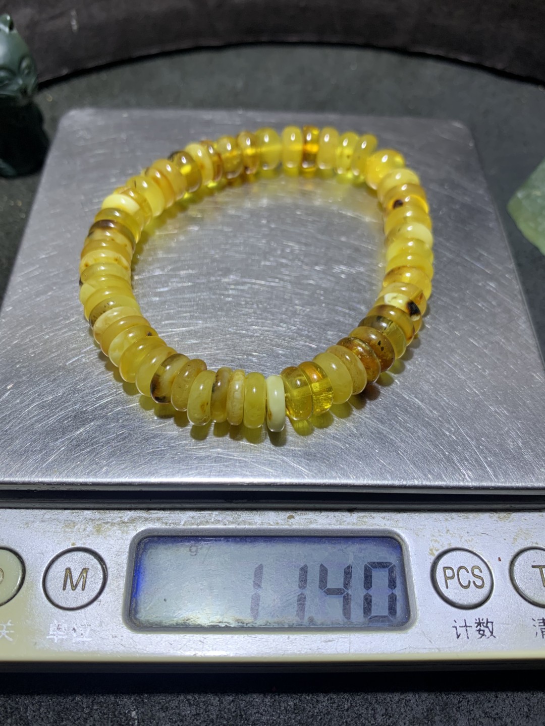 精美天然俄料蜜蜡隔片手串1条！