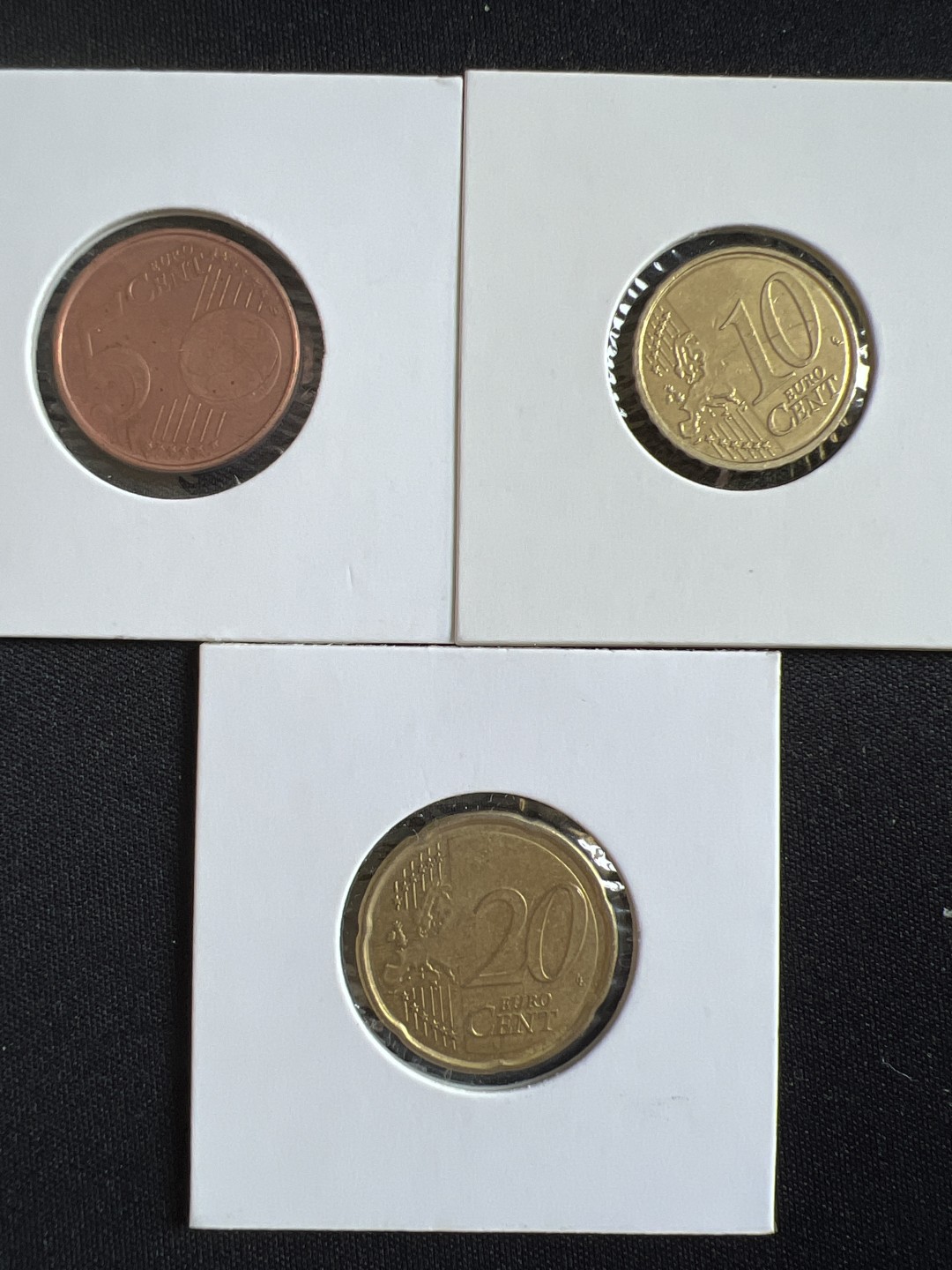 泡泡堂微拍第一 二 四幕硬币捡漏可累计专场👿👿，累计满二十元包邮，接受代拍业务 比利时2011年三枚