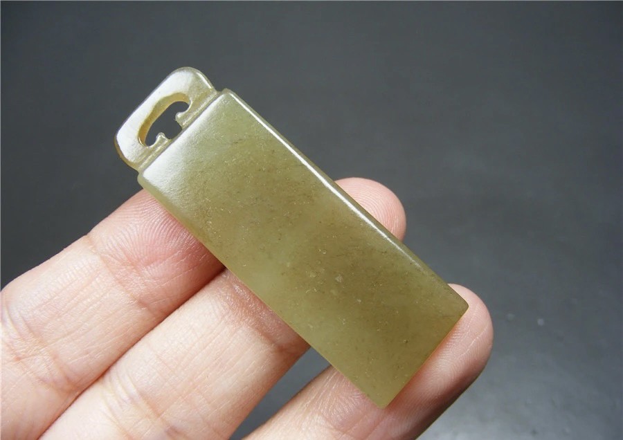 ｜冷门出品｜精选专拍·第叁拾叁场· 和田青白玉厚实长方形坠