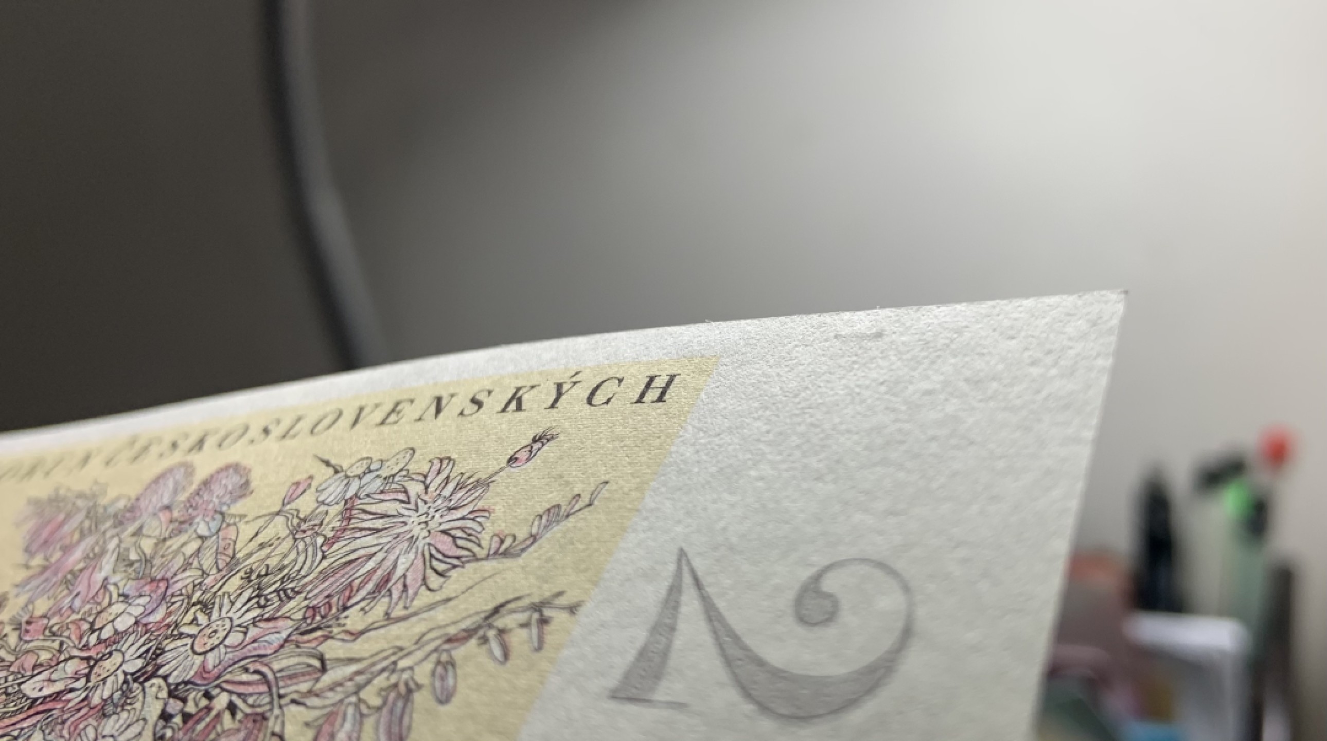 收藏联盟Quantum Auction 第250期拍卖  捷克斯洛伐克1949年20克朗 品相UNC a版 花冠女孩 豹子头顺子尾 背面有一道油墨痕