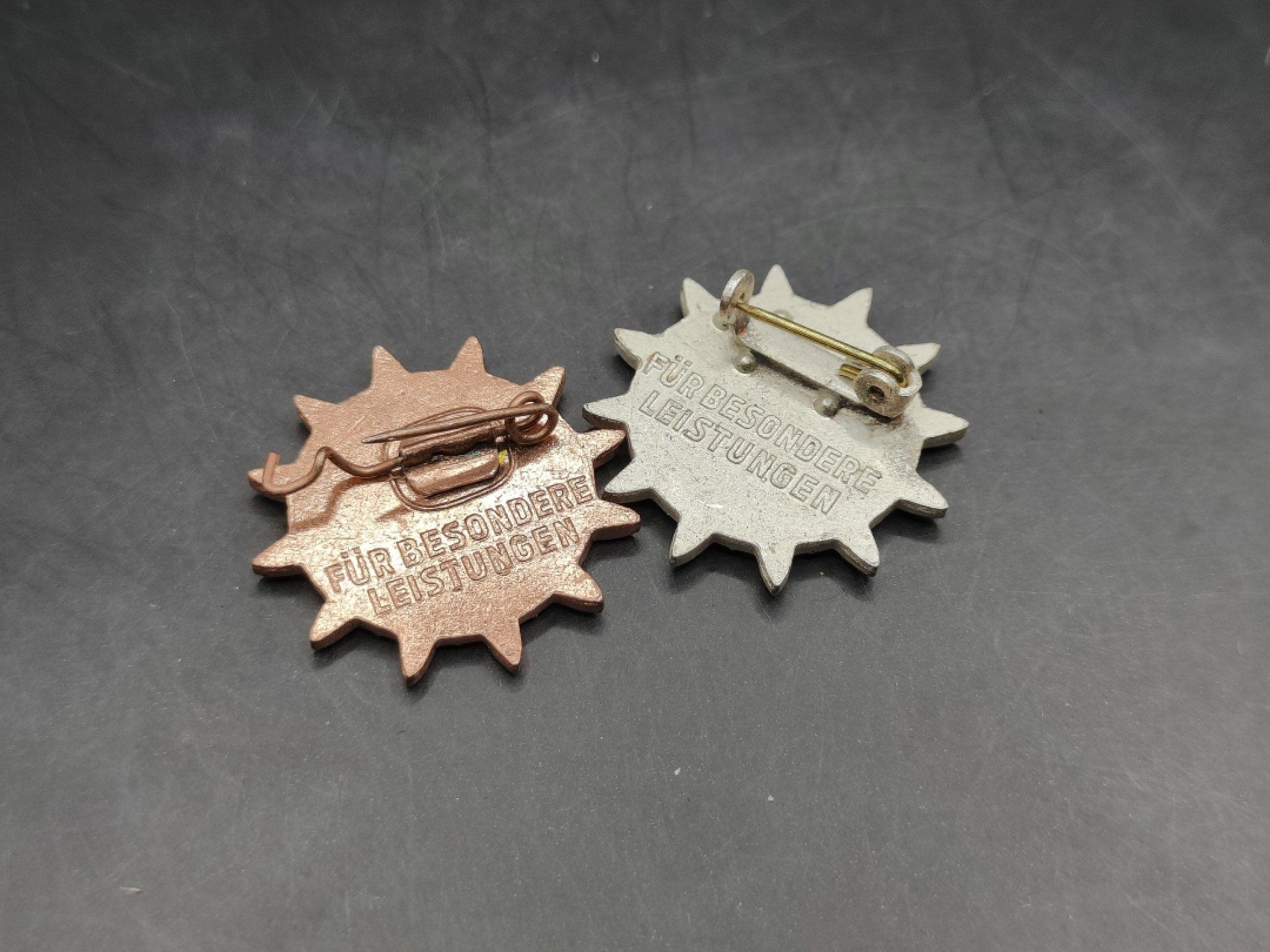 全场0元起拍 第47期 咸鱼国勋章拍卖专场 4月16日（周日）下午6：00开始 东德民主妇女联盟奖章两个