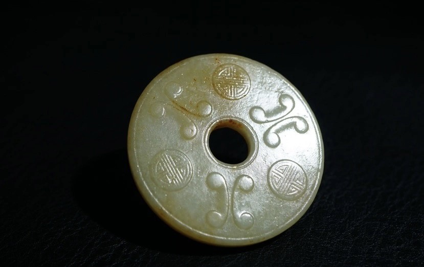 ｜冷门出品｜精选专拍·第叁拾伍场· 明清工老和田玉回纹团寿玉璧把件