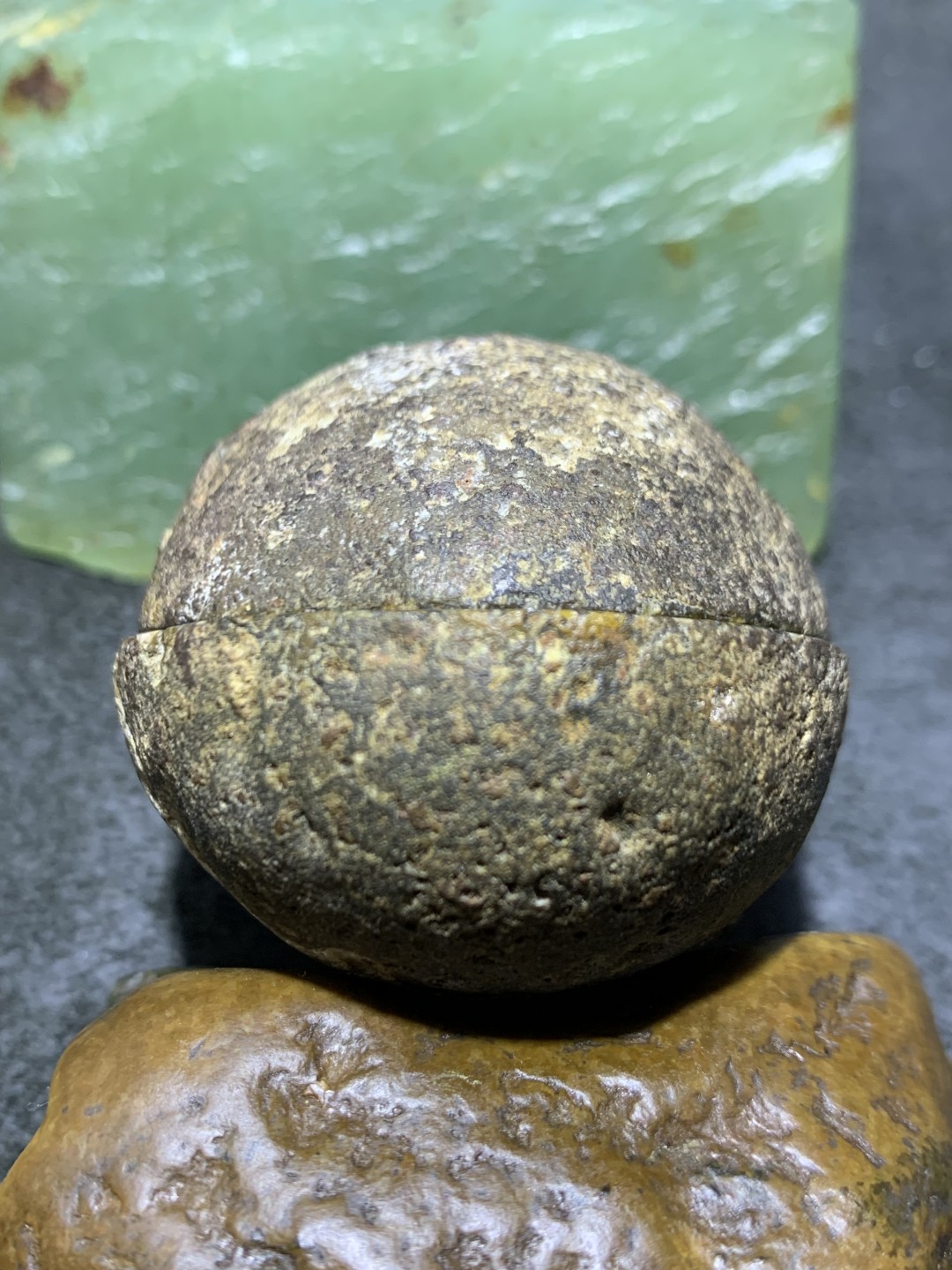 精美原皮战国红玛瑙对切原石象形摆件一对，