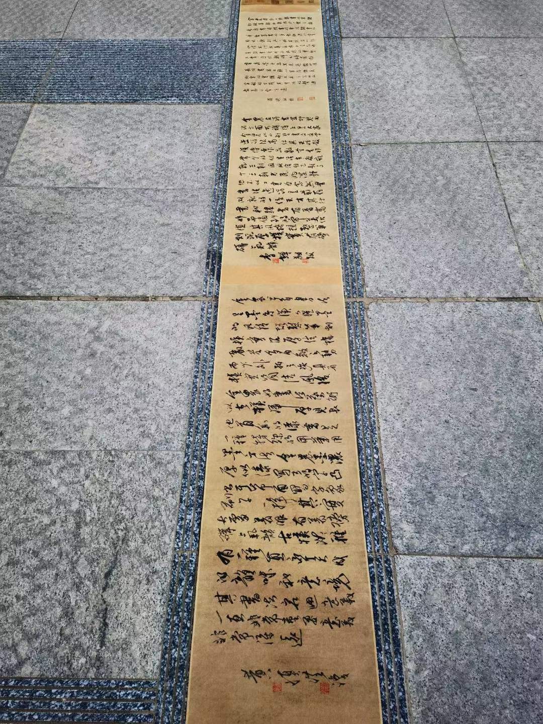 金农绢本书法长卷。金农（1687年—1763年），男，字寿门、司农、吉金，号冬心先生。清代书画家，扬州八怪之首。 金农绢本书法长卷。金农（1687年—1763年），男，字寿门、司农、吉金，号冬心先生。清代书画家，扬州八怪之首。