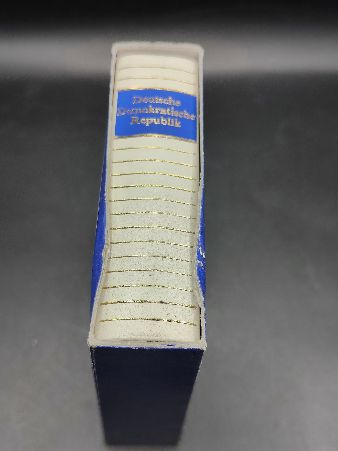 全场0元起拍 第47期 咸鱼国勋章拍卖专场 4月16日（周日）下午6：00开始 东德迷你画册 彩页 小400页