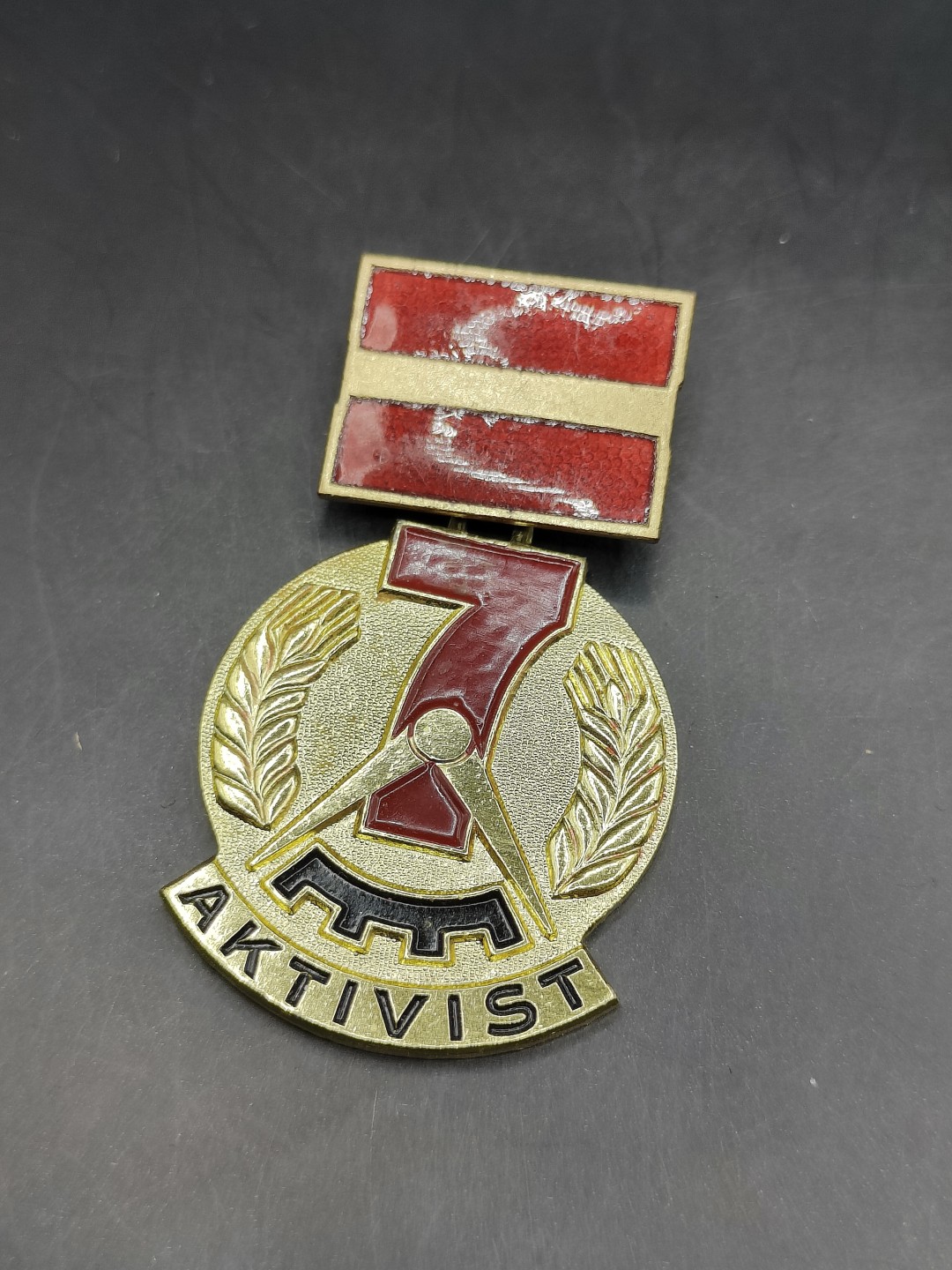 全场0元起拍 第47期 咸鱼国勋章拍卖专场 4月16日（周日）下午6：00开始 东德七年计划积极份子奖章