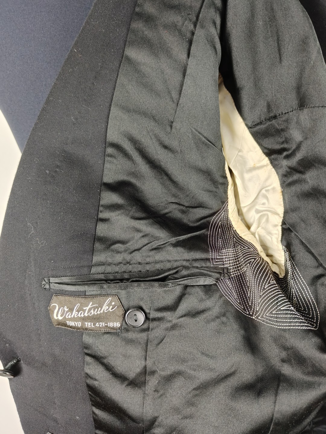 全场0元起拍 第47期 咸鱼国勋章拍卖专场 4月16日（周日）下午6：00开始 日本洋服店定制 纯羊毛晨礼服 可挂勋章 图中勋章为参考品，不在拍卖范围内