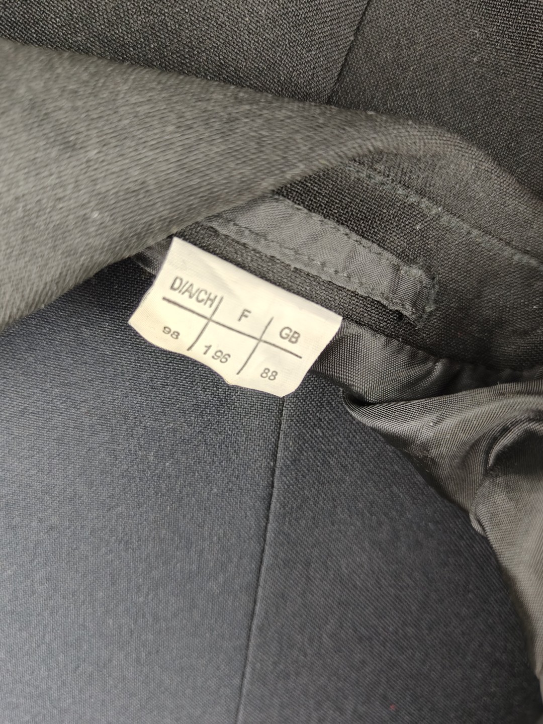 全场0元起拍 第47期 咸鱼国勋章拍卖专场 4月16日（周日）下午6：00开始 德国产 黑色西服