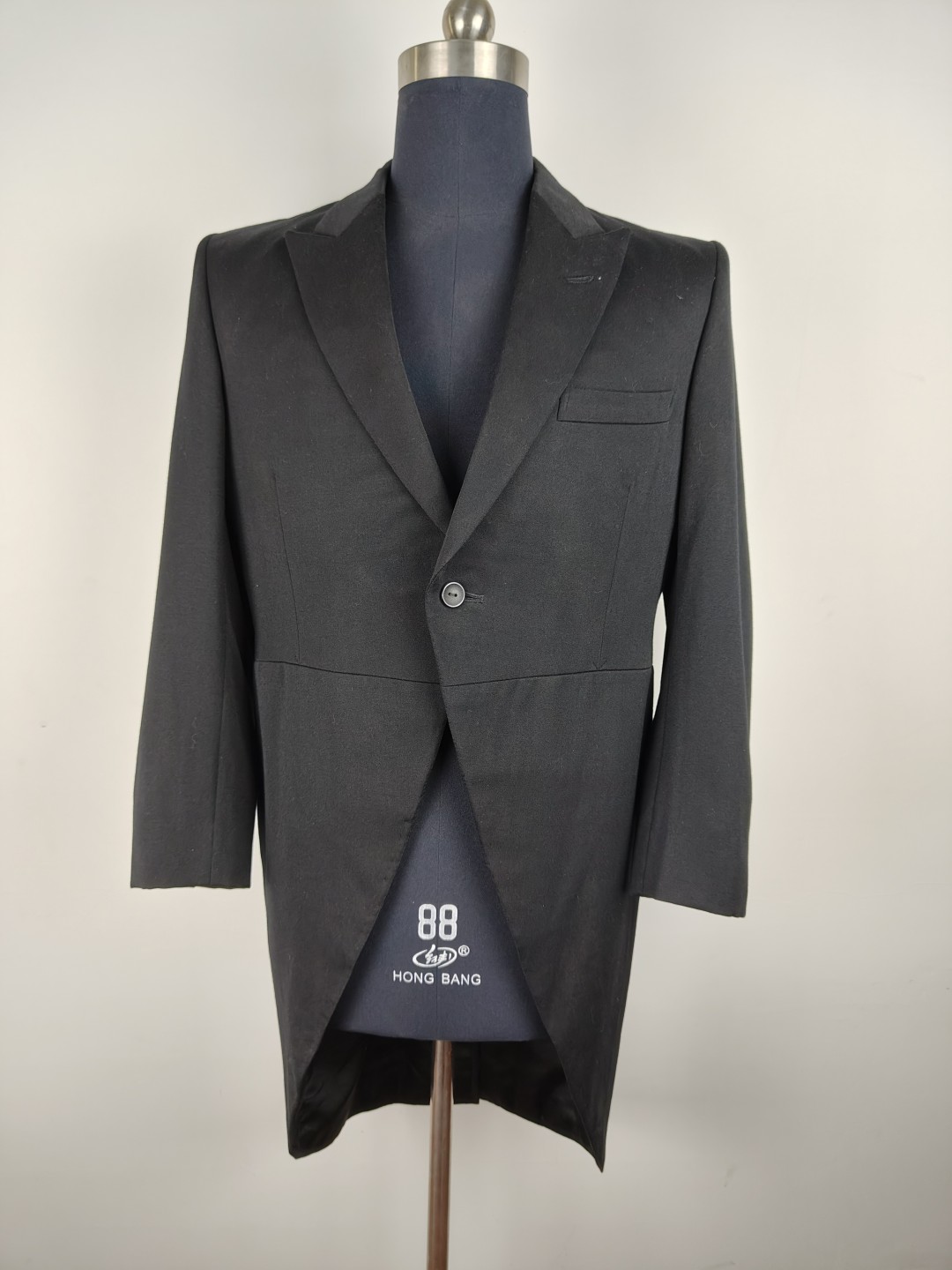 全场0元起拍 第47期 咸鱼国勋章拍卖专场 4月16日（周日）下午6：00开始 日本洋服店定制 纯羊毛晨礼服 可挂勋章 图中勋章为参考品，不在拍卖范围内