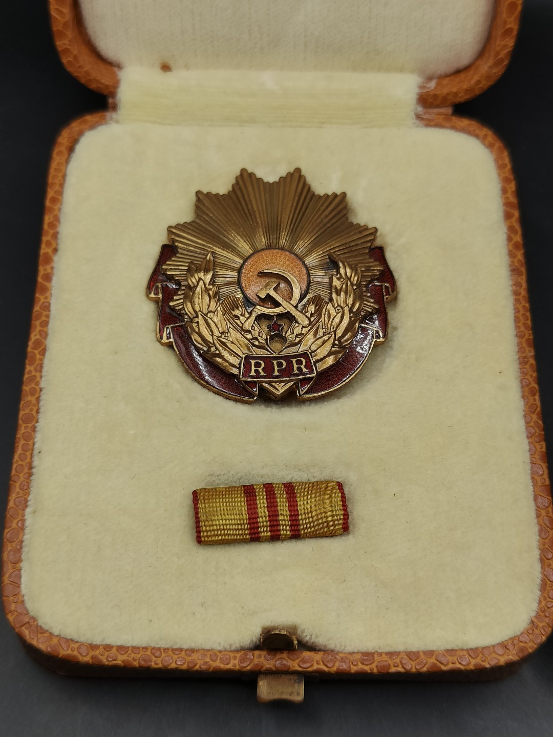 全场0元起拍 第47期 咸鱼国勋章拍卖专场 4月16日（周日）下午6：00开始 罗马尼亚三级劳动勋章 早期RPR版带证书