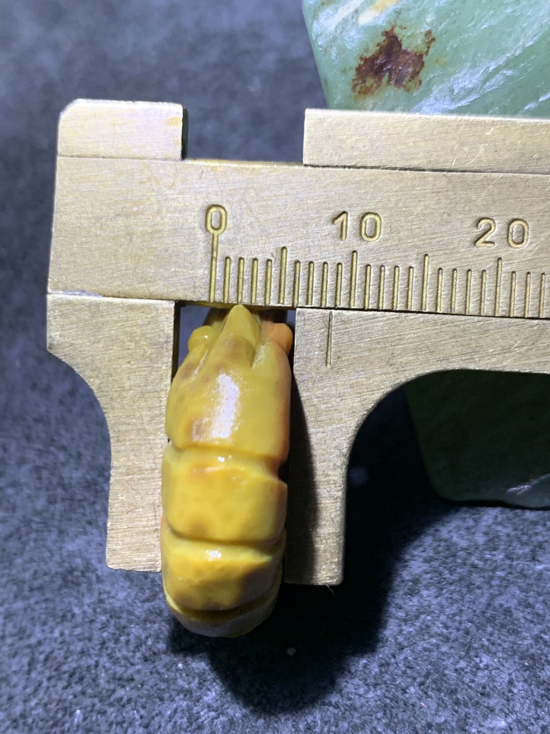 精美亚光战国红玛瑙手工雕刻虾形平安扣一个，寓意：能屈能伸，