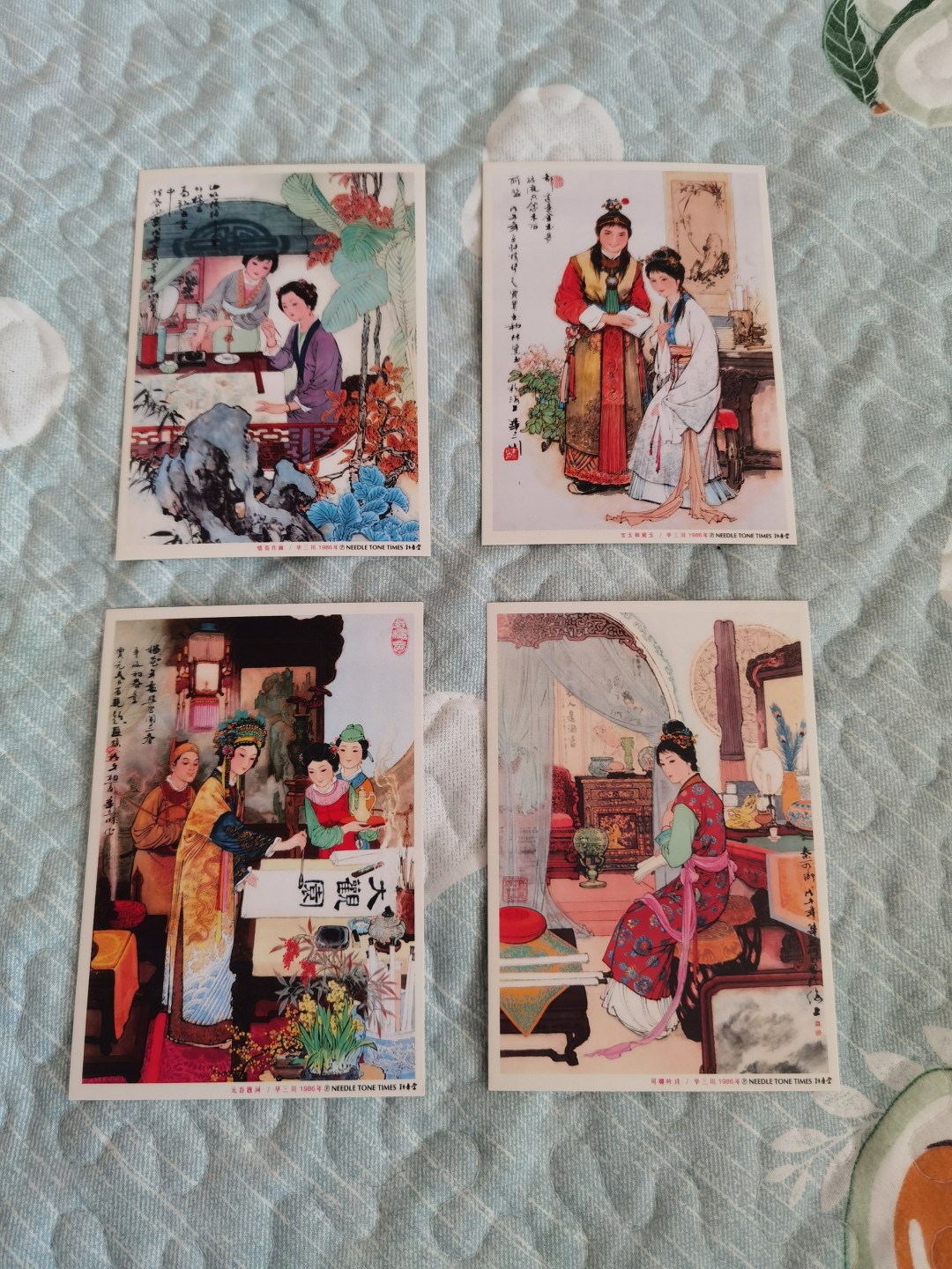 八零年代年画明信片，低价出售，早年收藏的，保存完好，全新，题材红楼梦，一套十二张，由多名老师绘制，喜欢的朋友不要错过