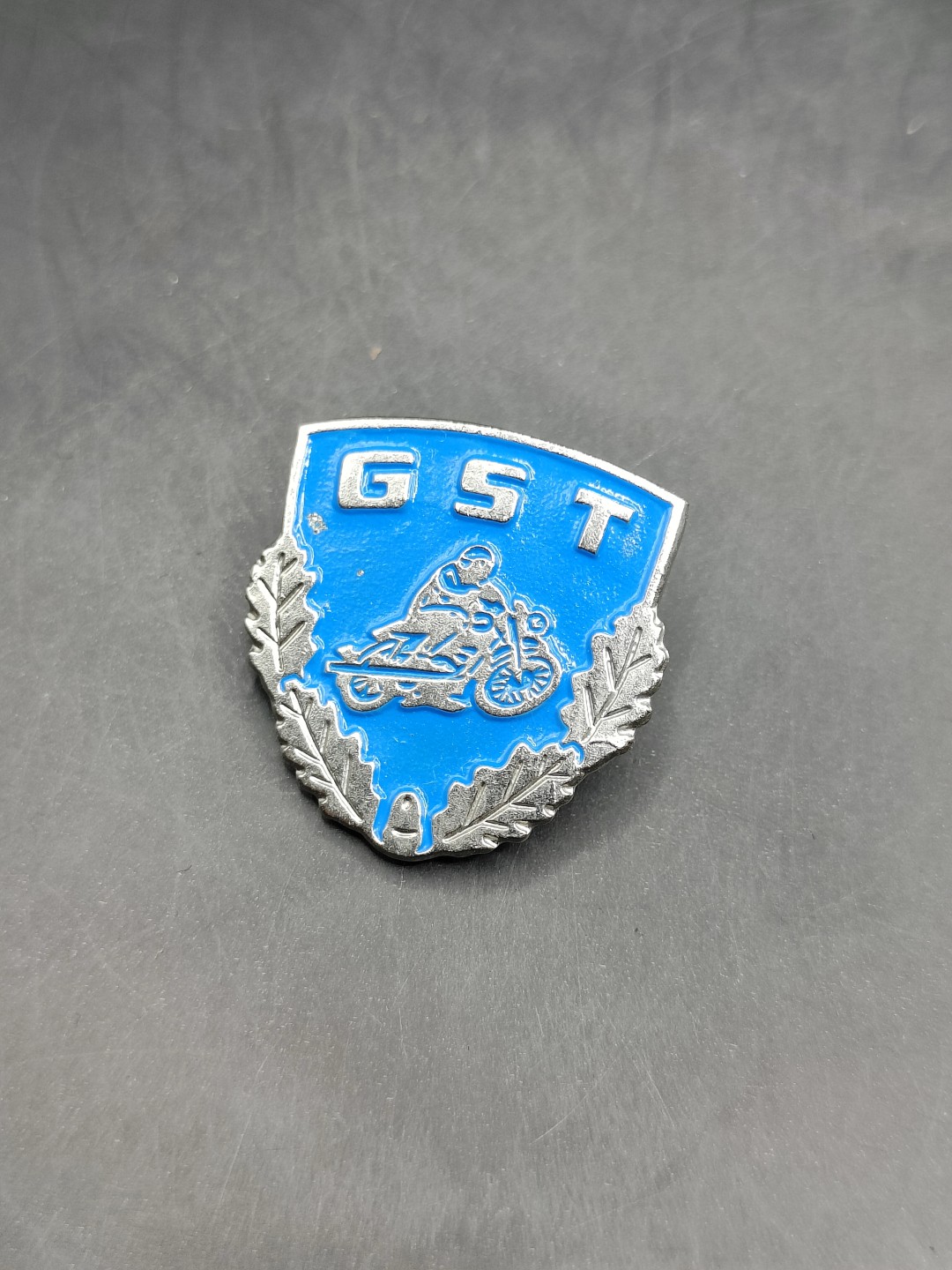 全场0元起拍 第47期 咸鱼国勋章拍卖专场 4月16日（周日）下午6：00开始 东德gst摩托车技能章