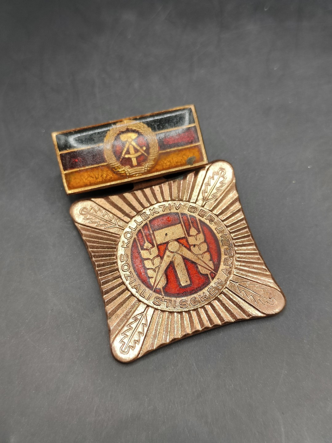 全场0元起拍 第47期 咸鱼国勋章拍卖专场 4月16日（周日）下午6：00开始 东德集体劳动积极称号奖章