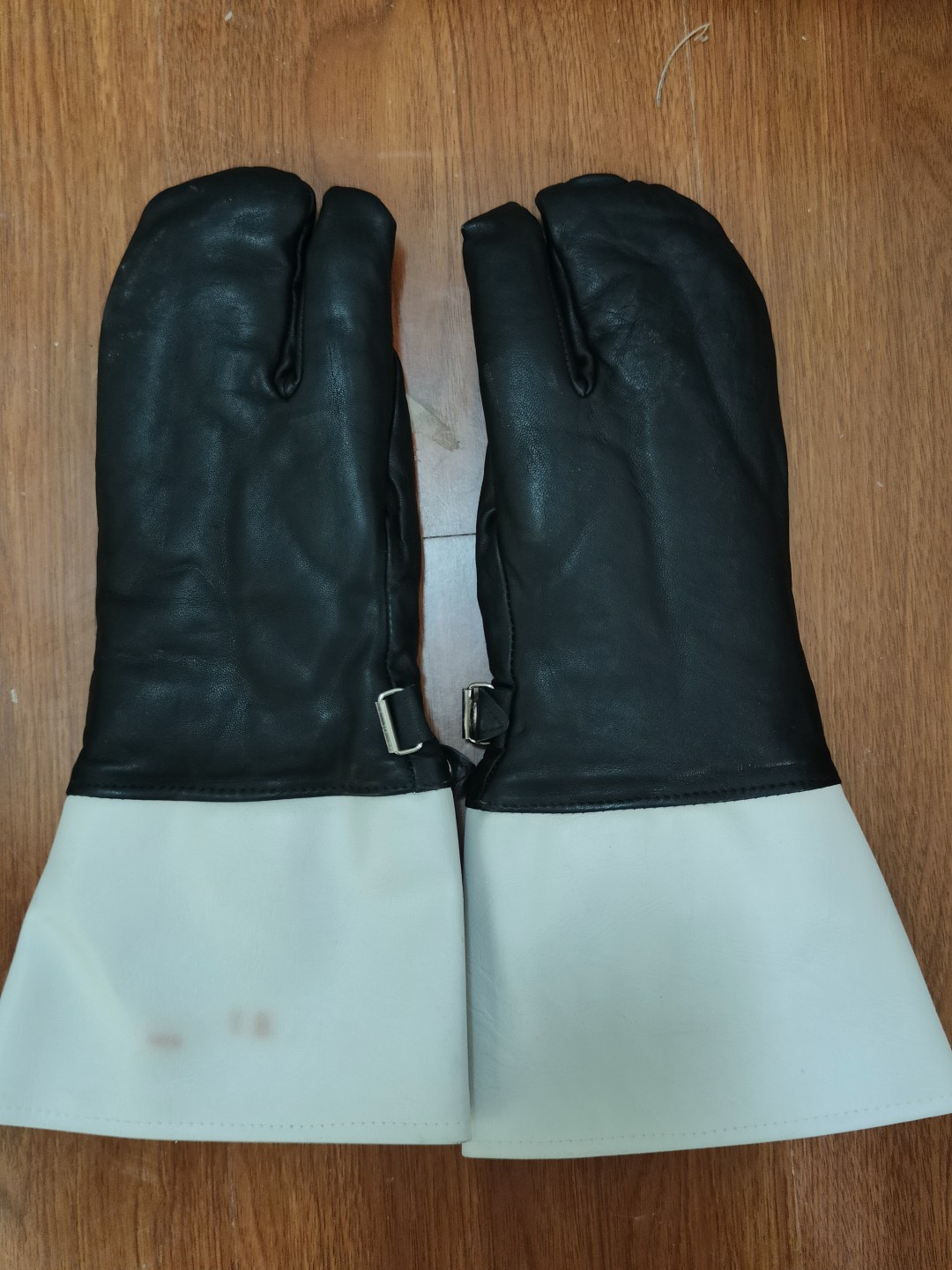 全场0元起拍 第47期 咸鱼国勋章拍卖专场 4月16日（周日）下午6：00开始 东德宪兵摩托车骑行手套