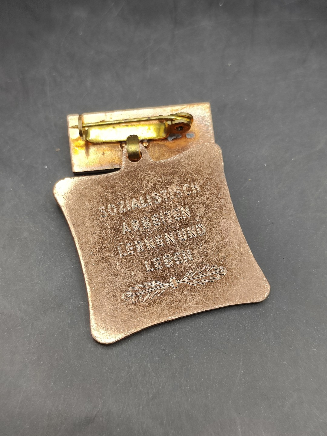 全场0元起拍 第47期 咸鱼国勋章拍卖专场 4月16日（周日）下午6：00开始 东德集体劳动积极称号奖章