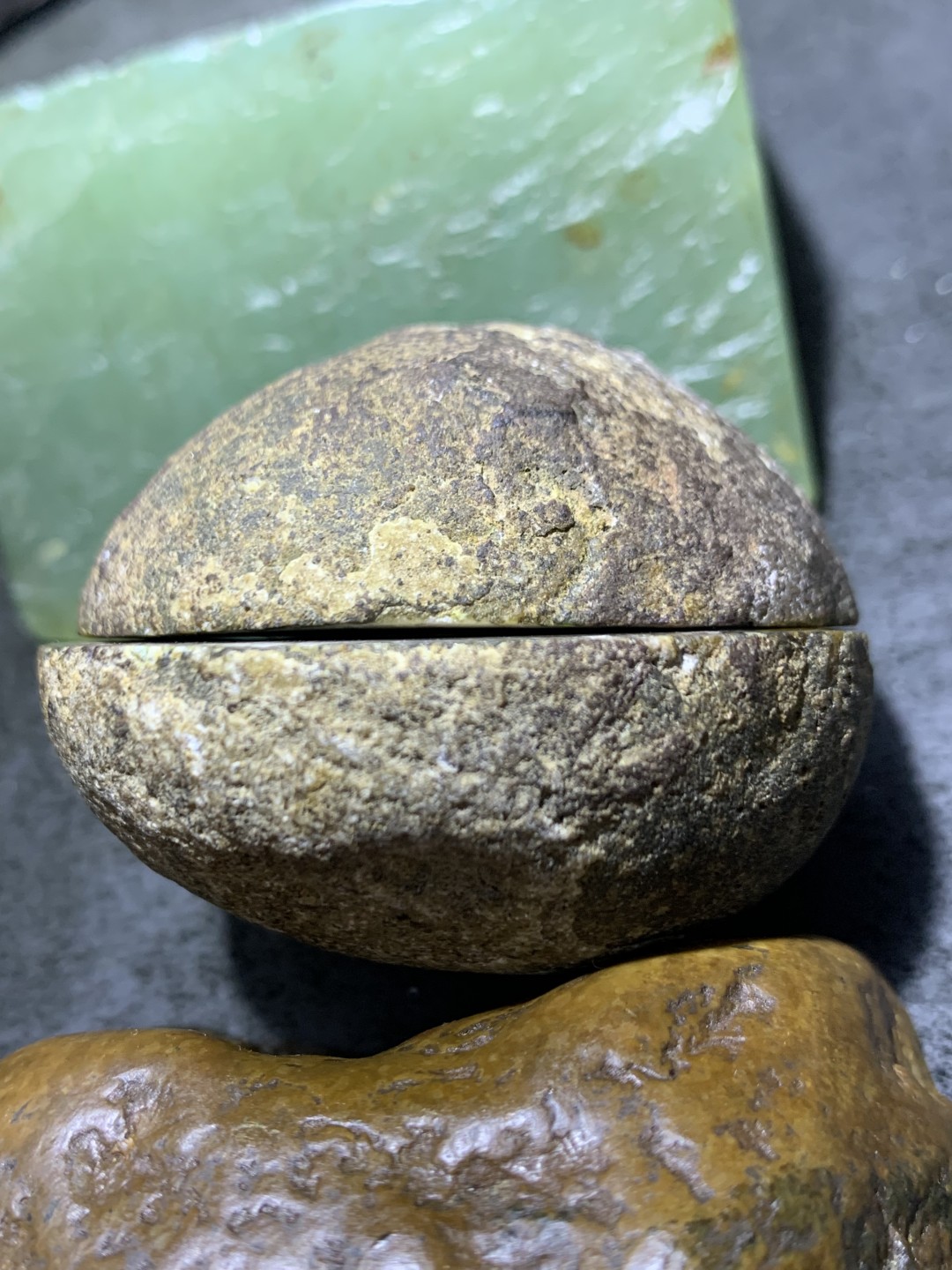 精美原皮战国红玛瑙对切原石象形摆件一对，