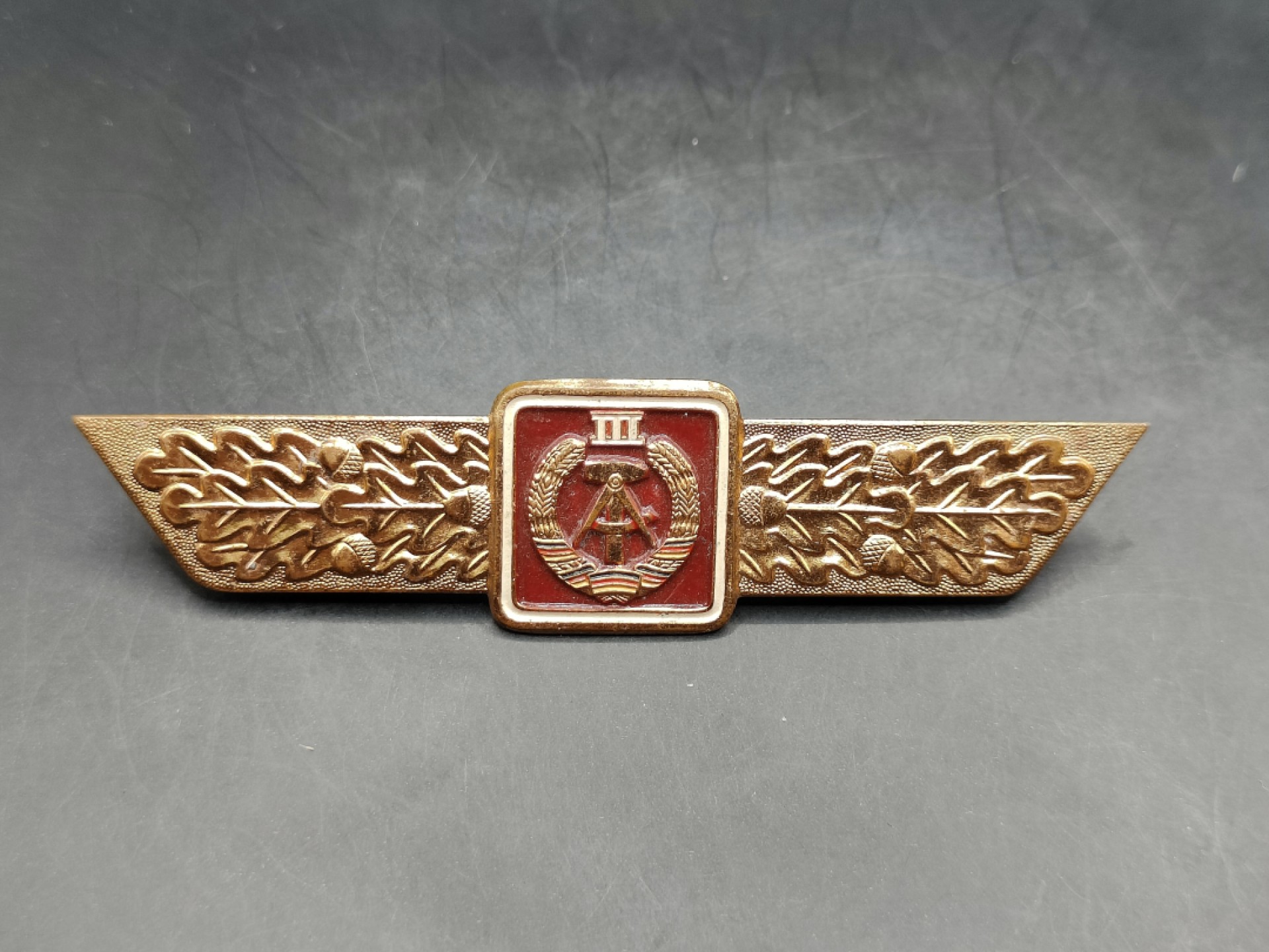 全场0元起拍 第47期 咸鱼国勋章拍卖专场 4月16日（周日）下午6：00开始 东德63版，早期通用技能章