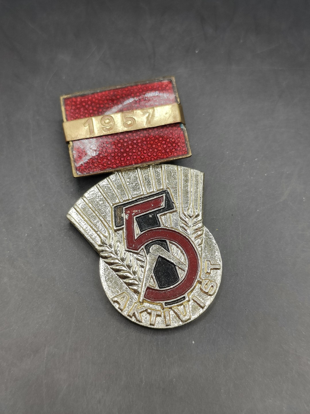 全场0元起拍 第47期 咸鱼国勋章拍卖专场 4月16日（周日）下午6：00开始 东德五年计划积极份子奖章