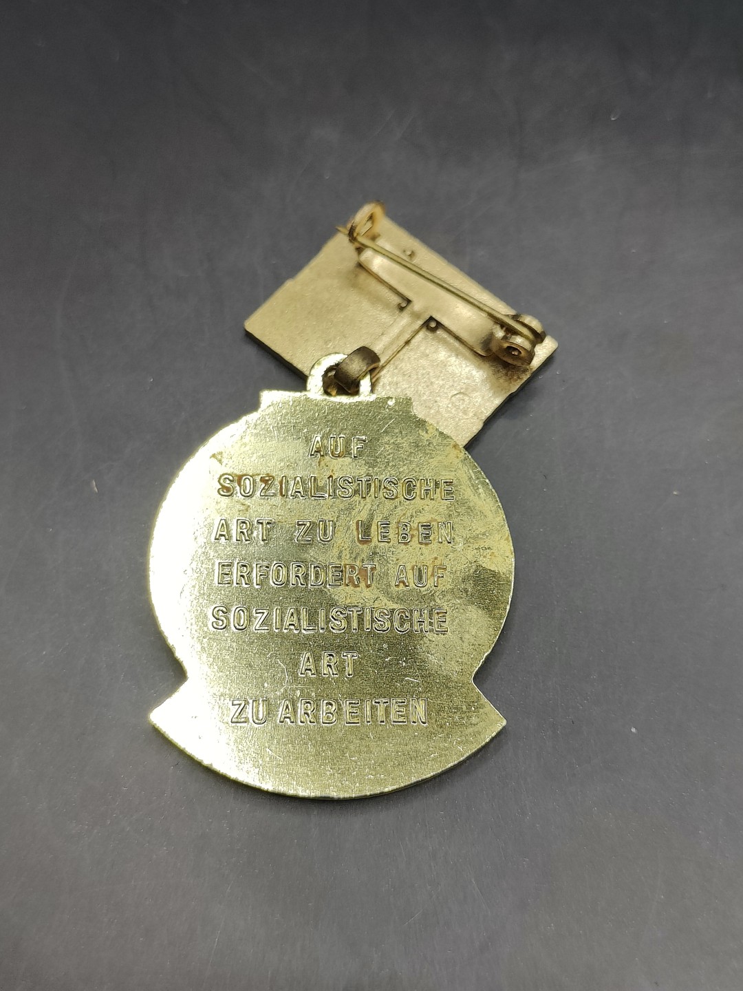 全场0元起拍 第47期 咸鱼国勋章拍卖专场 4月16日（周日）下午6：00开始 东德七年计划积极份子奖章