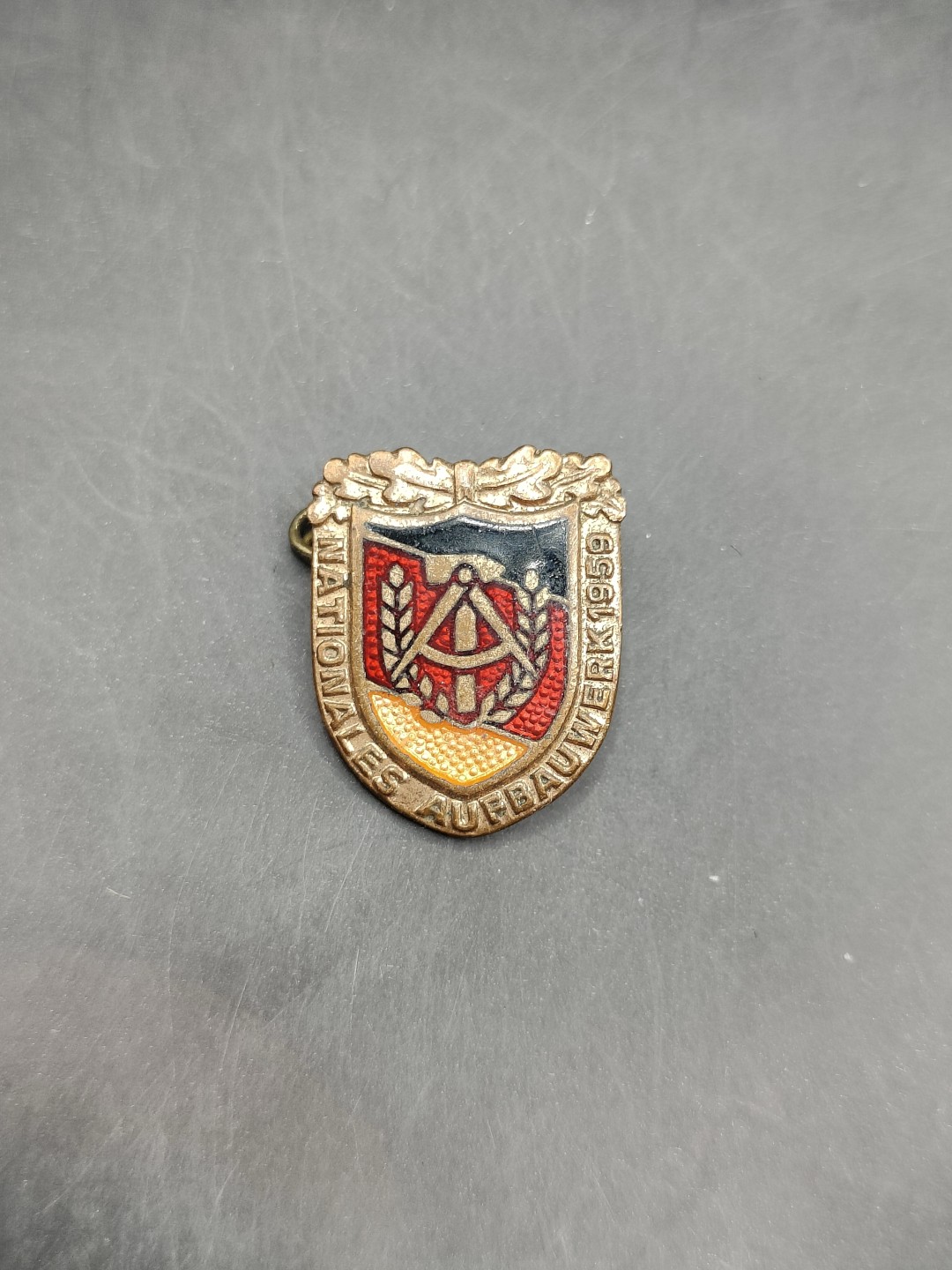 全场0元起拍 第47期 咸鱼国勋章拍卖专场 4月16日（周日）下午6：00开始 东德国徽珐琅章