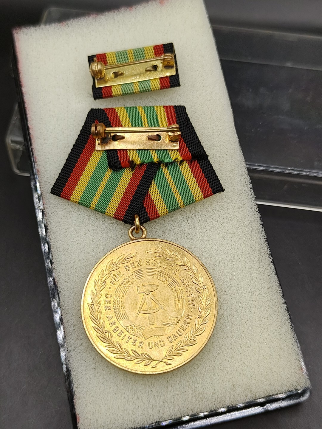 全场0元起拍 第47期 咸鱼国勋章拍卖专场 4月16日（周日）下午6：00开始 东德人民军15年服役章