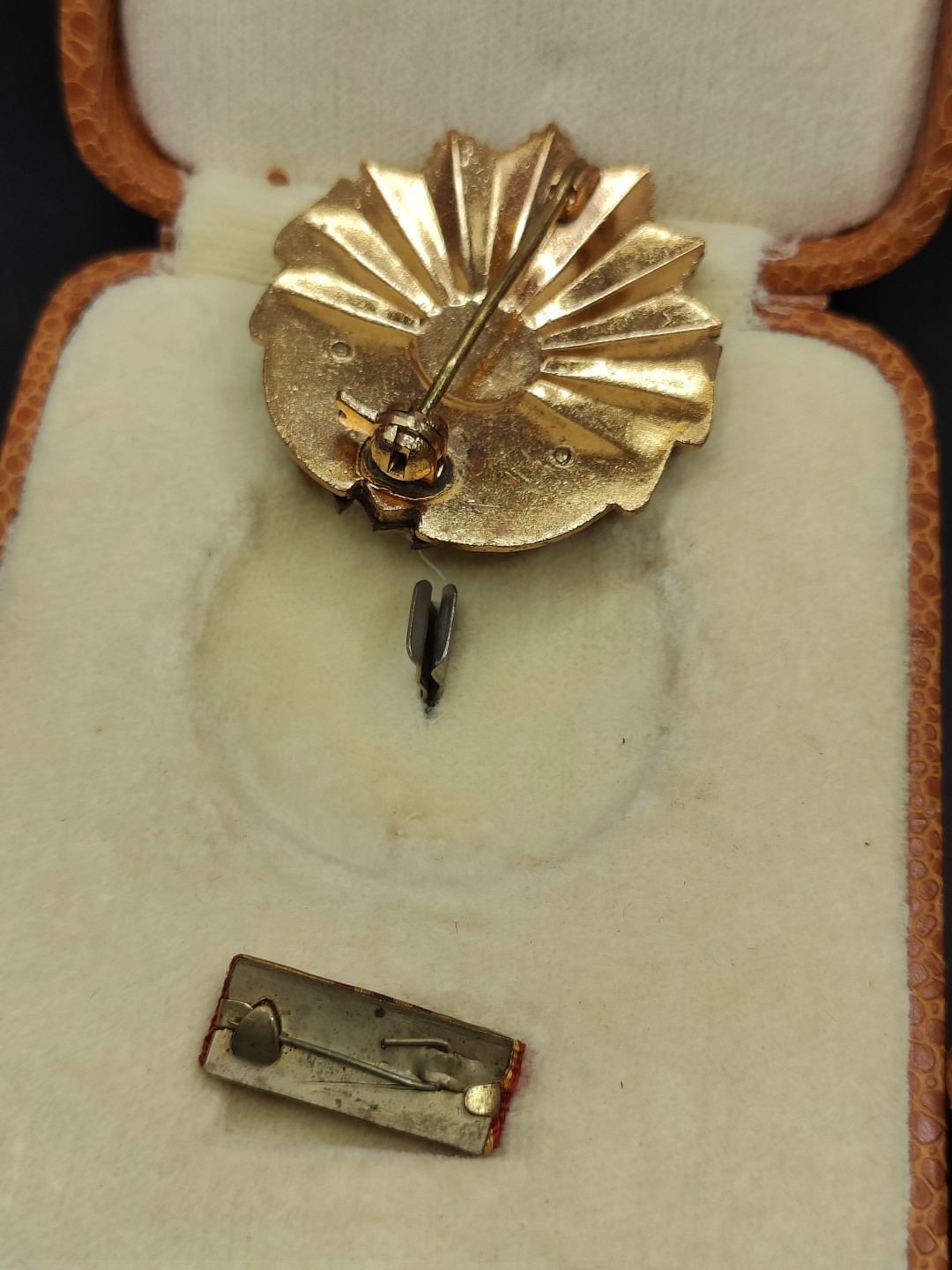 全场0元起拍 第47期 咸鱼国勋章拍卖专场 4月16日（周日）下午6：00开始 罗马尼亚三级劳动勋章 早期RPR版带证书