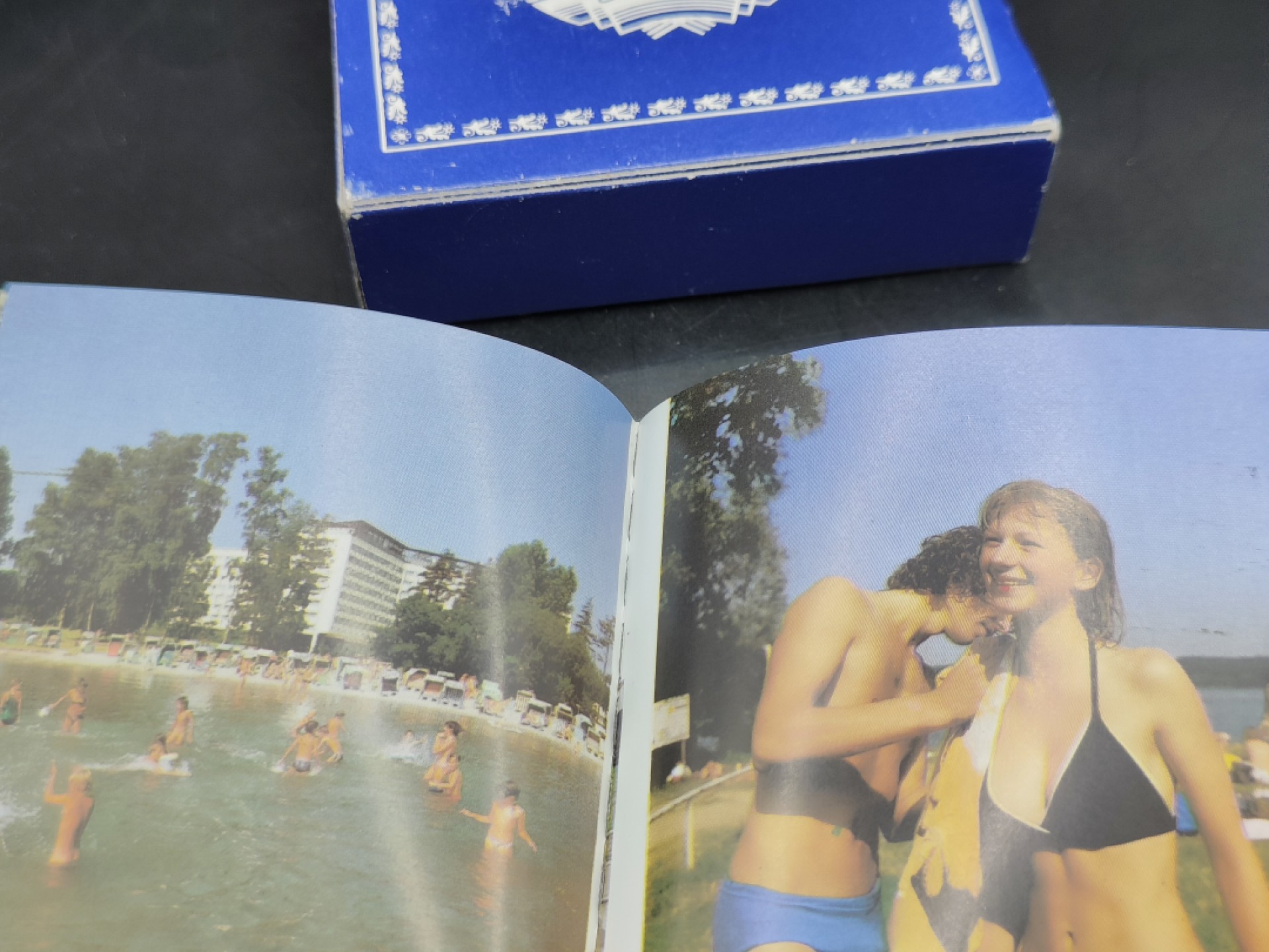 全场0元起拍 第47期 咸鱼国勋章拍卖专场 4月16日（周日）下午6：00开始 东德迷你画册 彩页 小400页