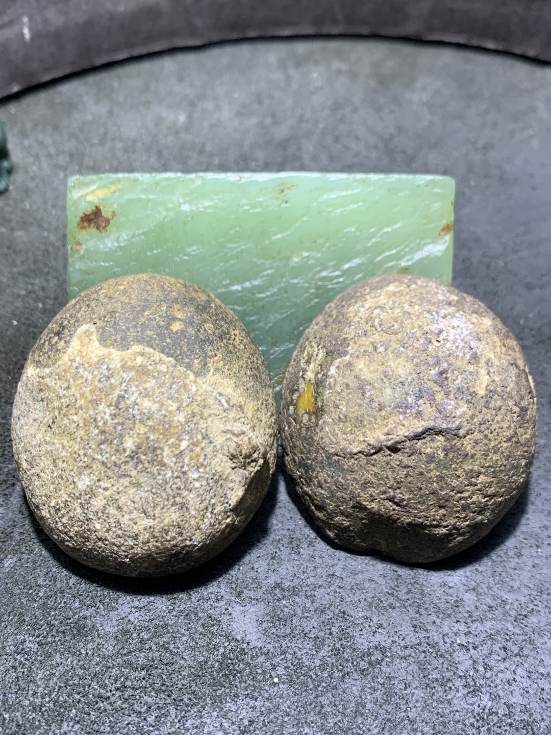 精美原皮战国红玛瑙对切原石象形摆件一对，
