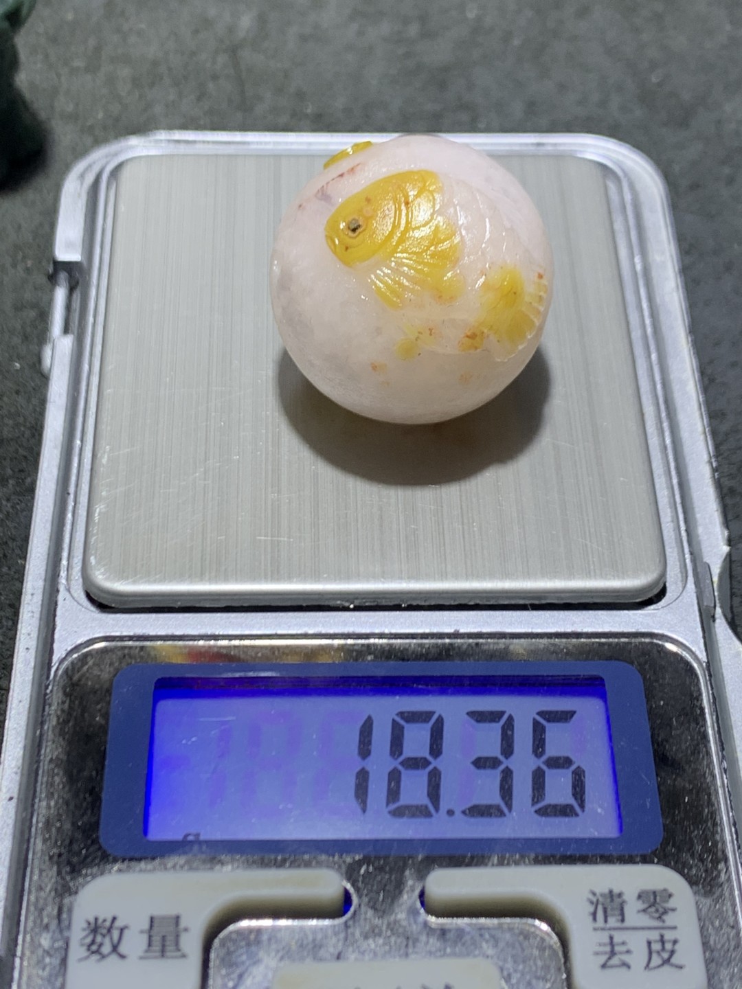 精美冰飘亚光战国红玛瑙手工巧色巧雕富贵有余圆珠一个，