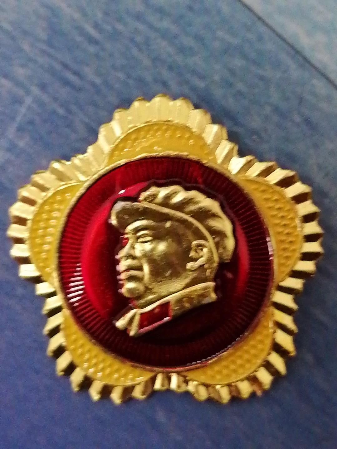 红色像章第二场 毛主席万岁（戴帽星形）