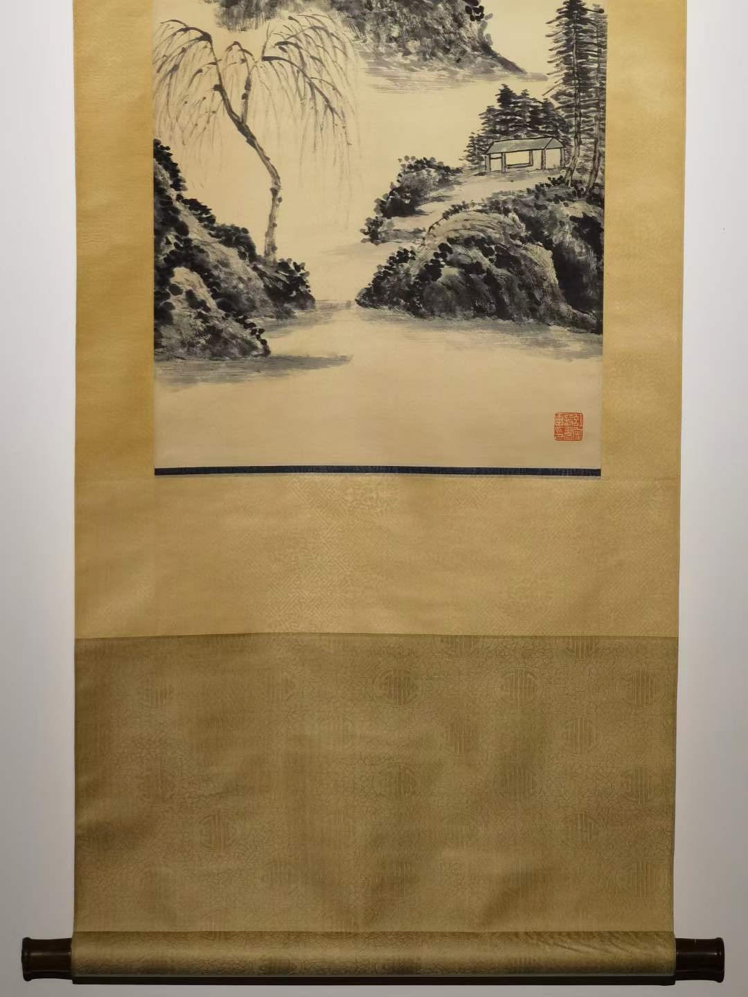 黄宾虹纸本山水立轴。黄宾虹（1865—1955），初名懋质，后改名质