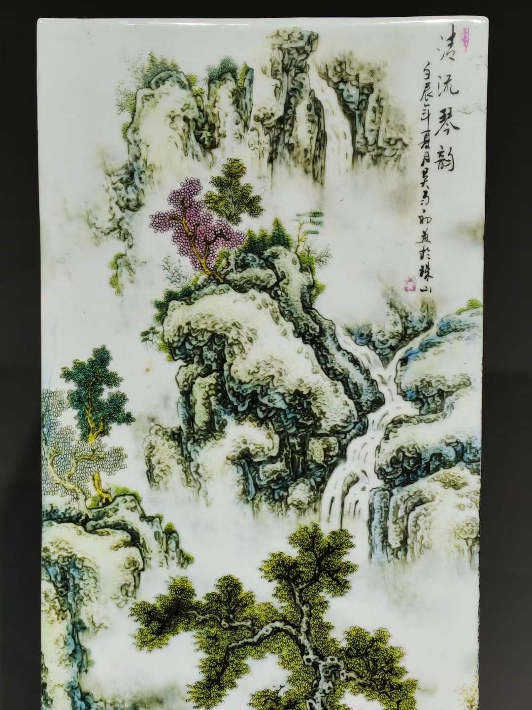 旧藏：精绘满工粉彩山水纹方形箭筒 ，器形规整，老化明显，品相完整，成色如图。