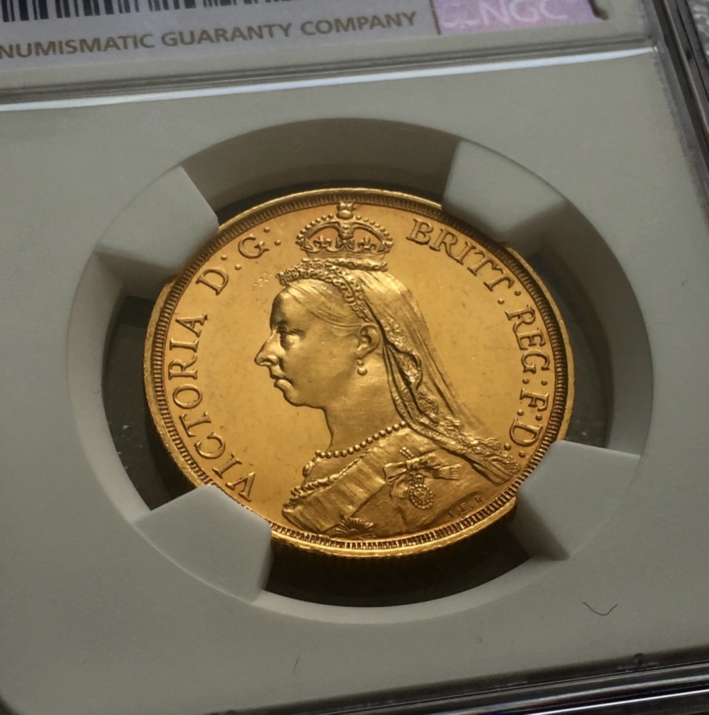 方圆集藏第三期专场 11235-NGC61分英国1887年维多利亚高冠马剑2索维林金币
