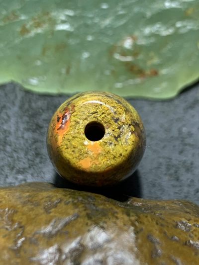 精美黄金草花纹战国红玛瑙桶珠一颗！ 精美黄金草花纹战国红玛瑙桶珠一颗！