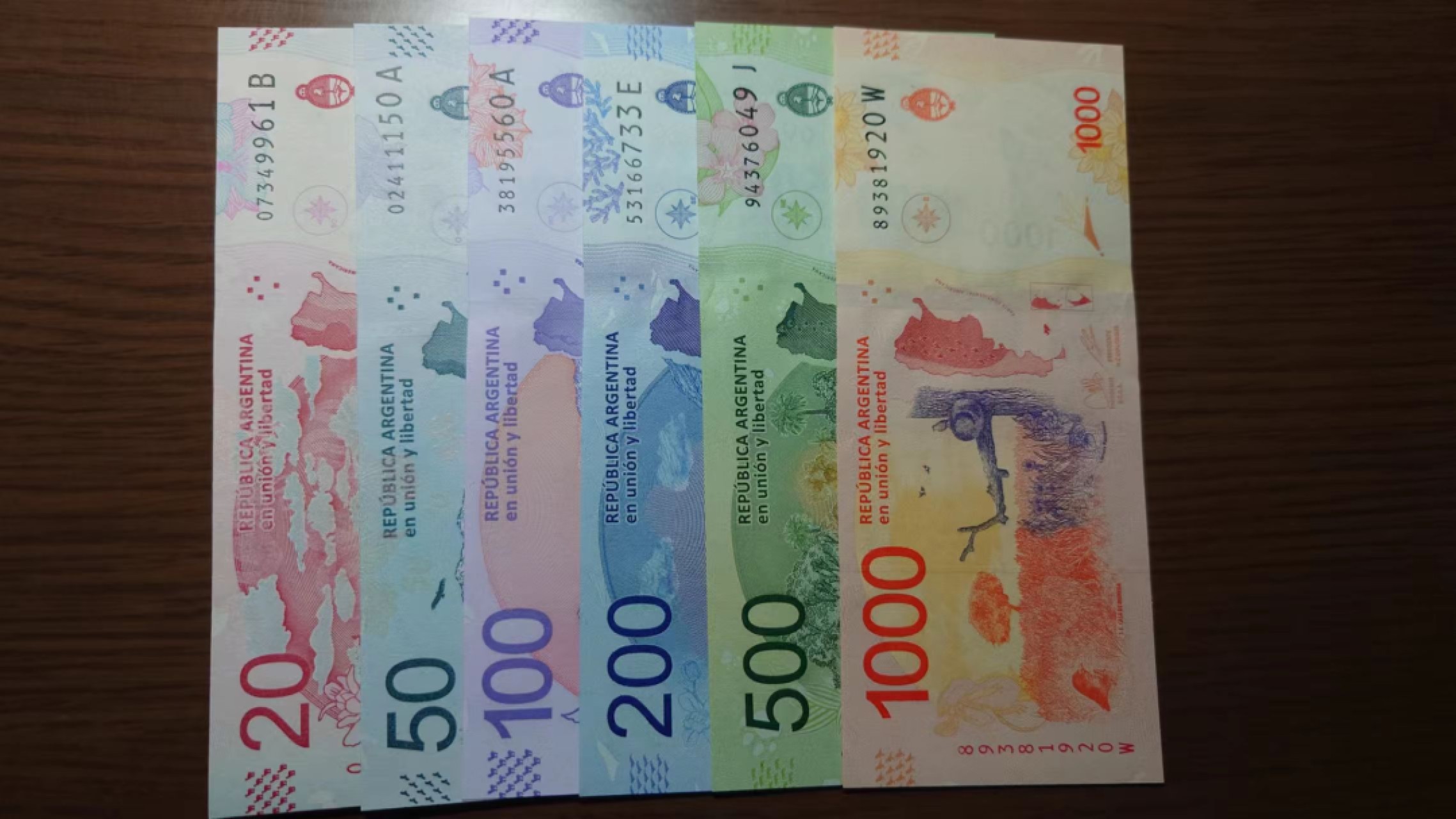【世界钱币收藏】精选微拍第58期暨2023年第五期 新品裸钞评级币混合场 阿根廷比索20-50-100-200-500-1000 六张全套全新绝品（二）