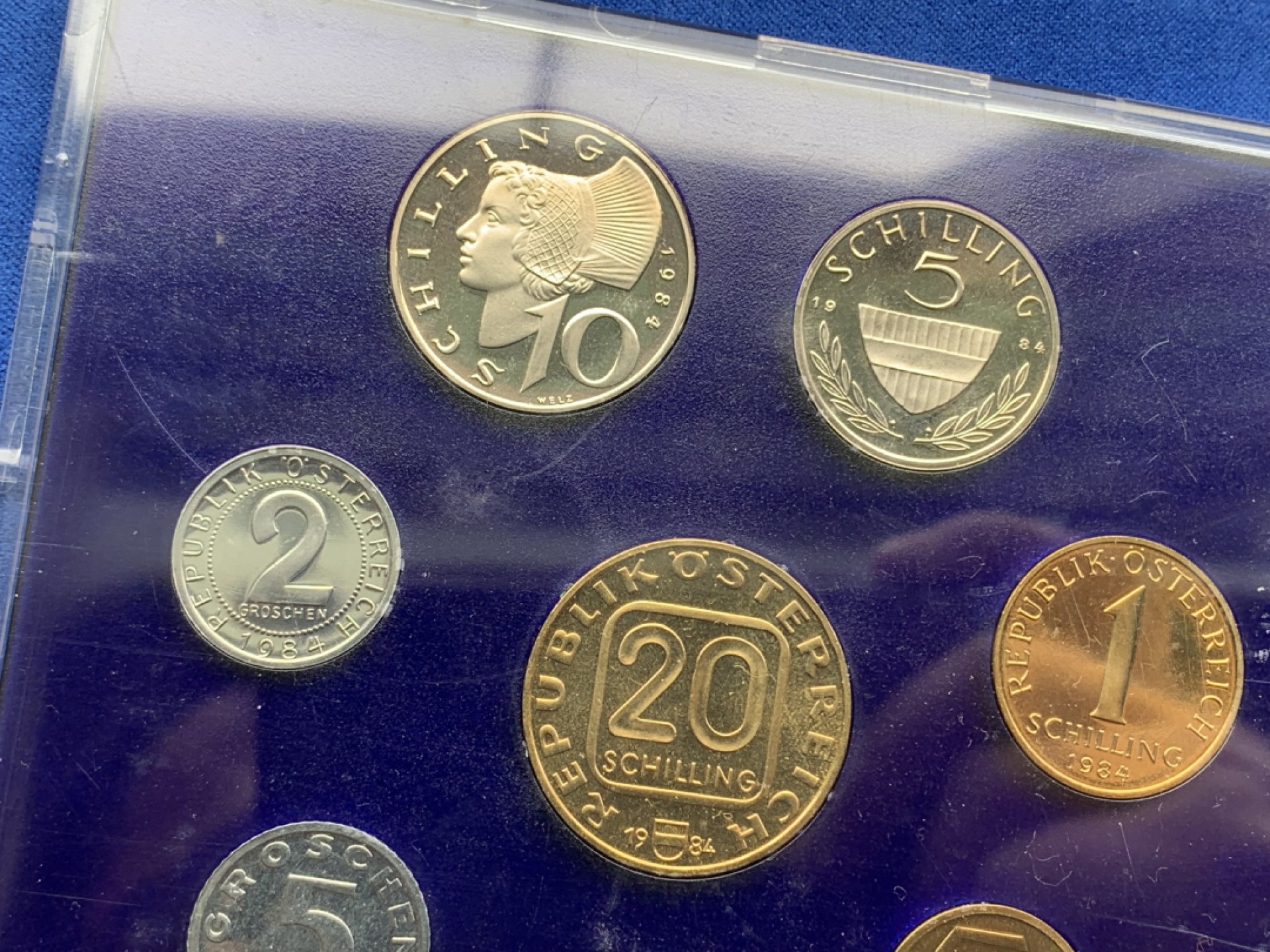 《竞宝斋》第154场-周日，周一，周四 3场 (全场包邮) 奥地利1984年 精制币八枚和一枚章