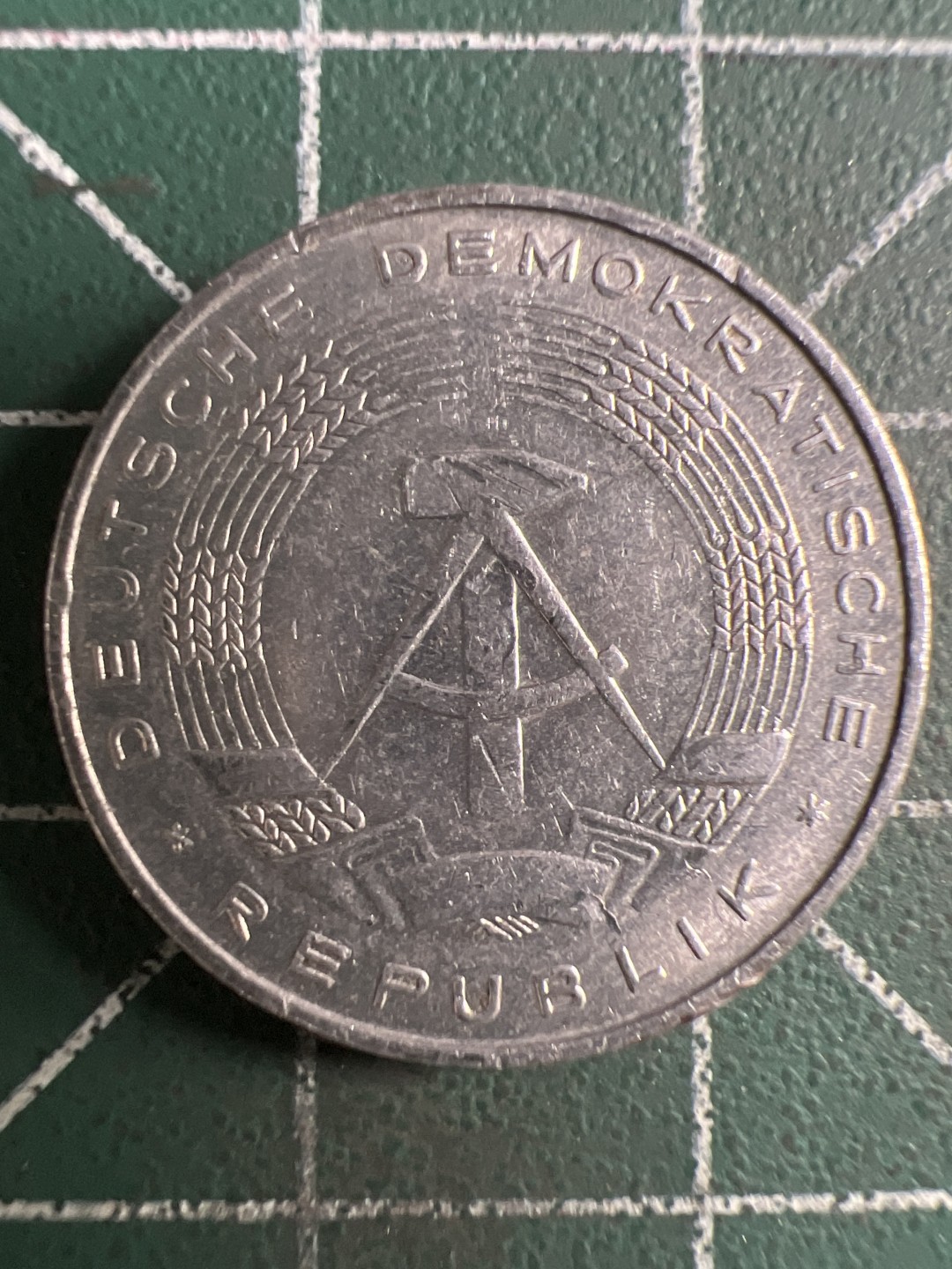 泡泡堂第281期  世界硬币 （无押金，捡漏，全场20包邮，偏远地区除外，接收代拍业务） 东德10芬尼