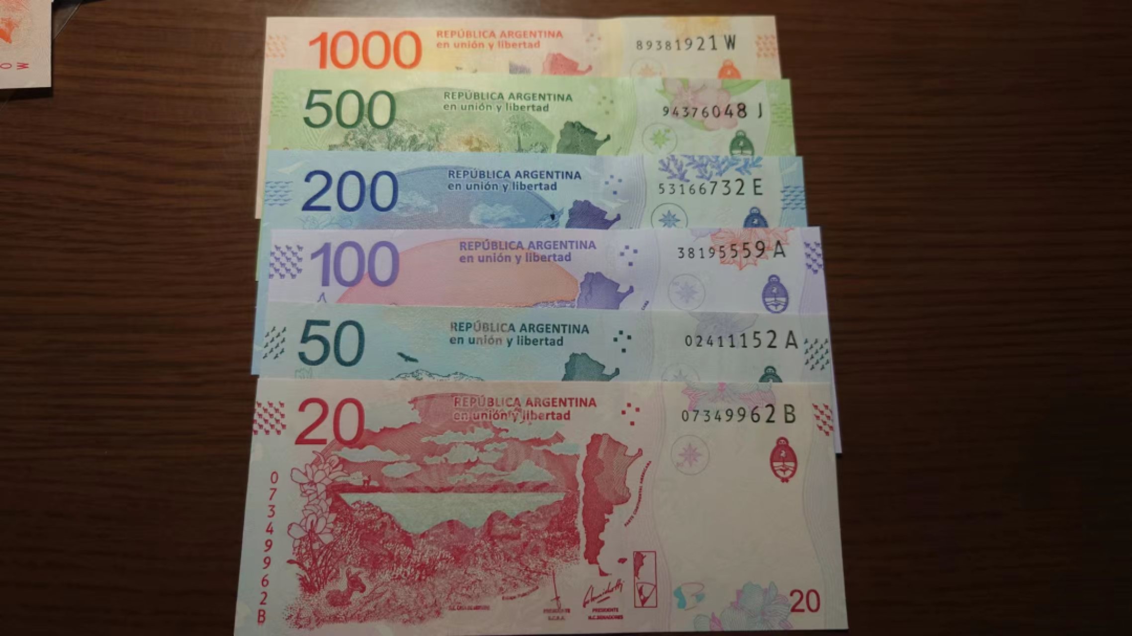 【世界钱币收藏】精选微拍第58期暨2023年第五期 新品裸钞评级币混合场 阿根廷比索20-50-100-200-500-1000 六张全套全新绝品（一）