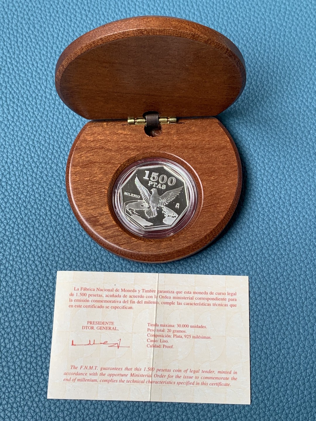 《竞宝斋》第154场-周日，周一，周四 3场 (全场包邮) 西班牙2000年 迎接千禧年 1500比塞塔八角型精制大银币