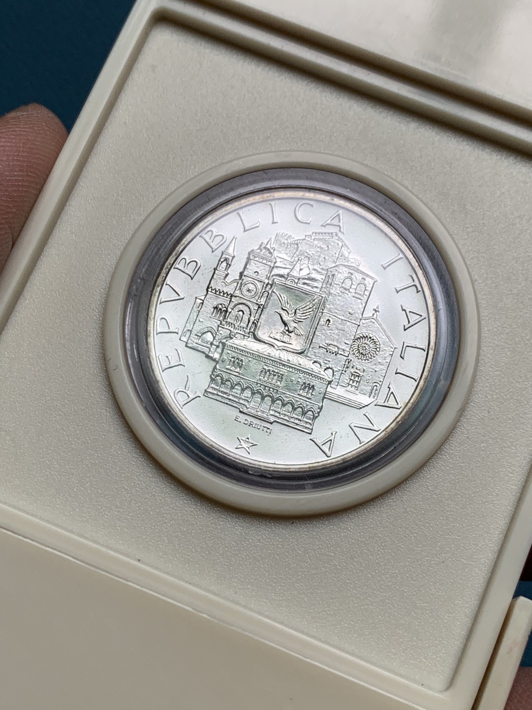 《竞宝斋》第154场-周日，周一，周四 3场 (全场包邮) 意大利1985年 双地球 500里拉银币 稀少版式