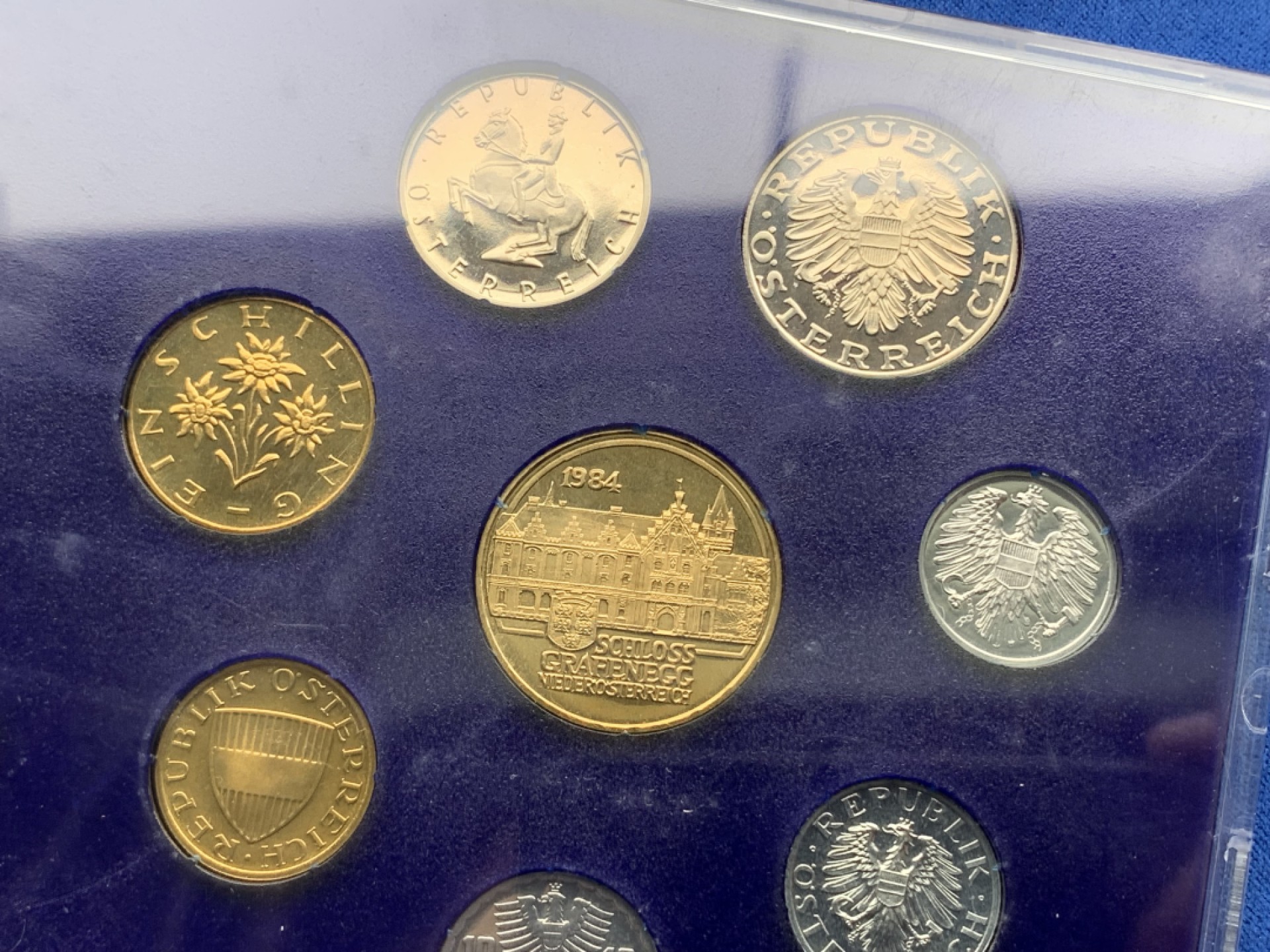 《竞宝斋》第154场-周日，周一，周四 3场 (全场包邮) 奥地利1984年 精制币八枚和一枚章