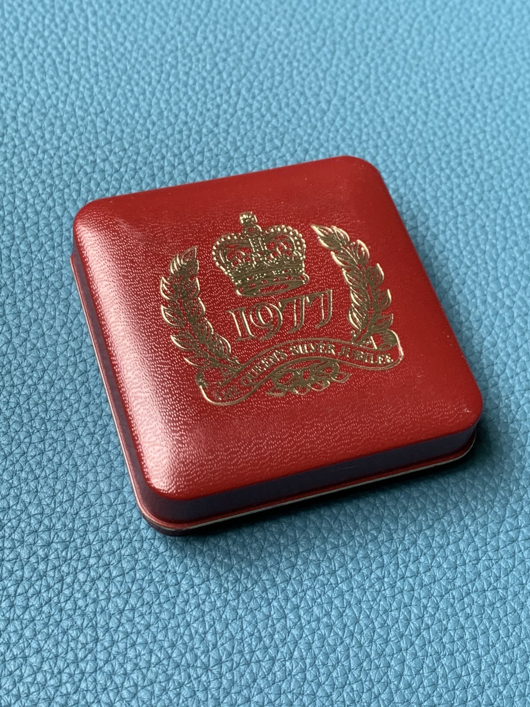 《竞宝斋》第154场-周日，周一，周四 3场 (全场包邮) 英国1977年 加冕纪念1克朗大银币