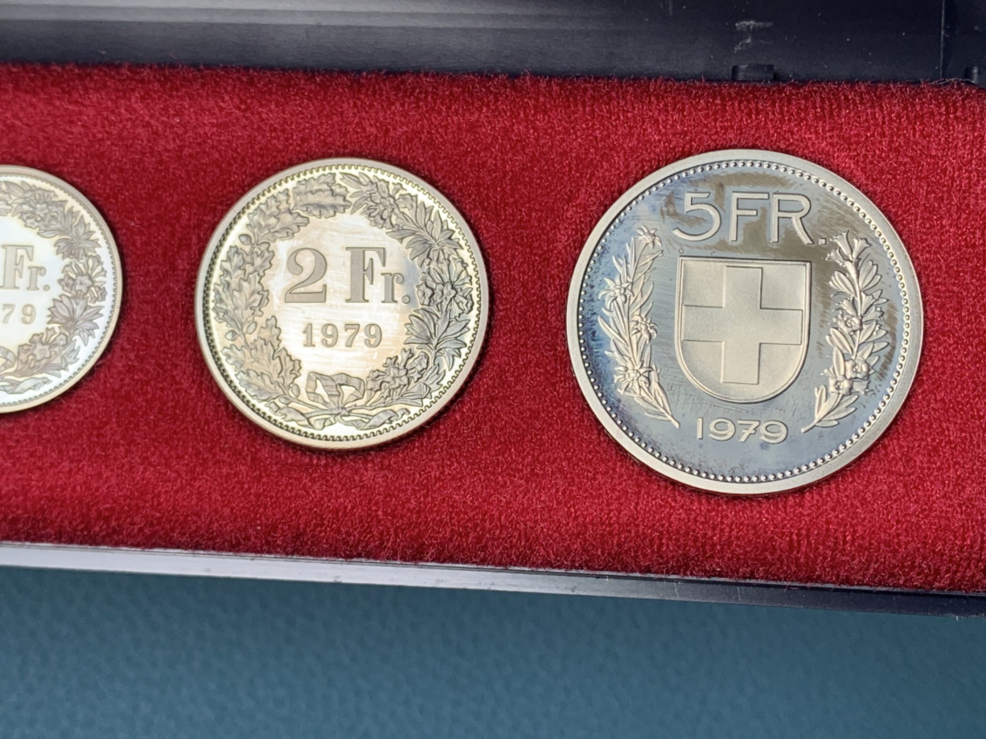 《竞宝斋》第154场-周日，周一，周四 3场 (全场包邮) 瑞士1979年 罕见长盒子包装 八枚套不同面 精制币 非常稀少