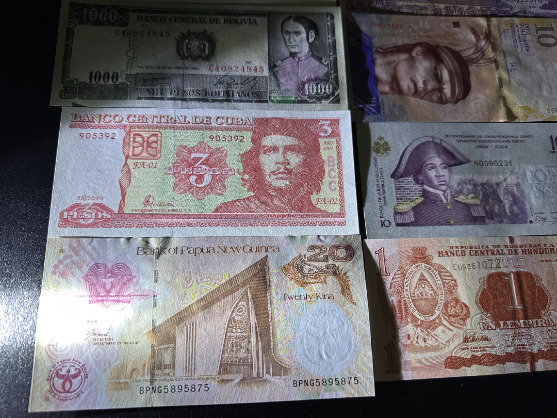 《外钞收藏家》第二百六十一期（连拍第一场） 15张精美纸币一起 全新UNC