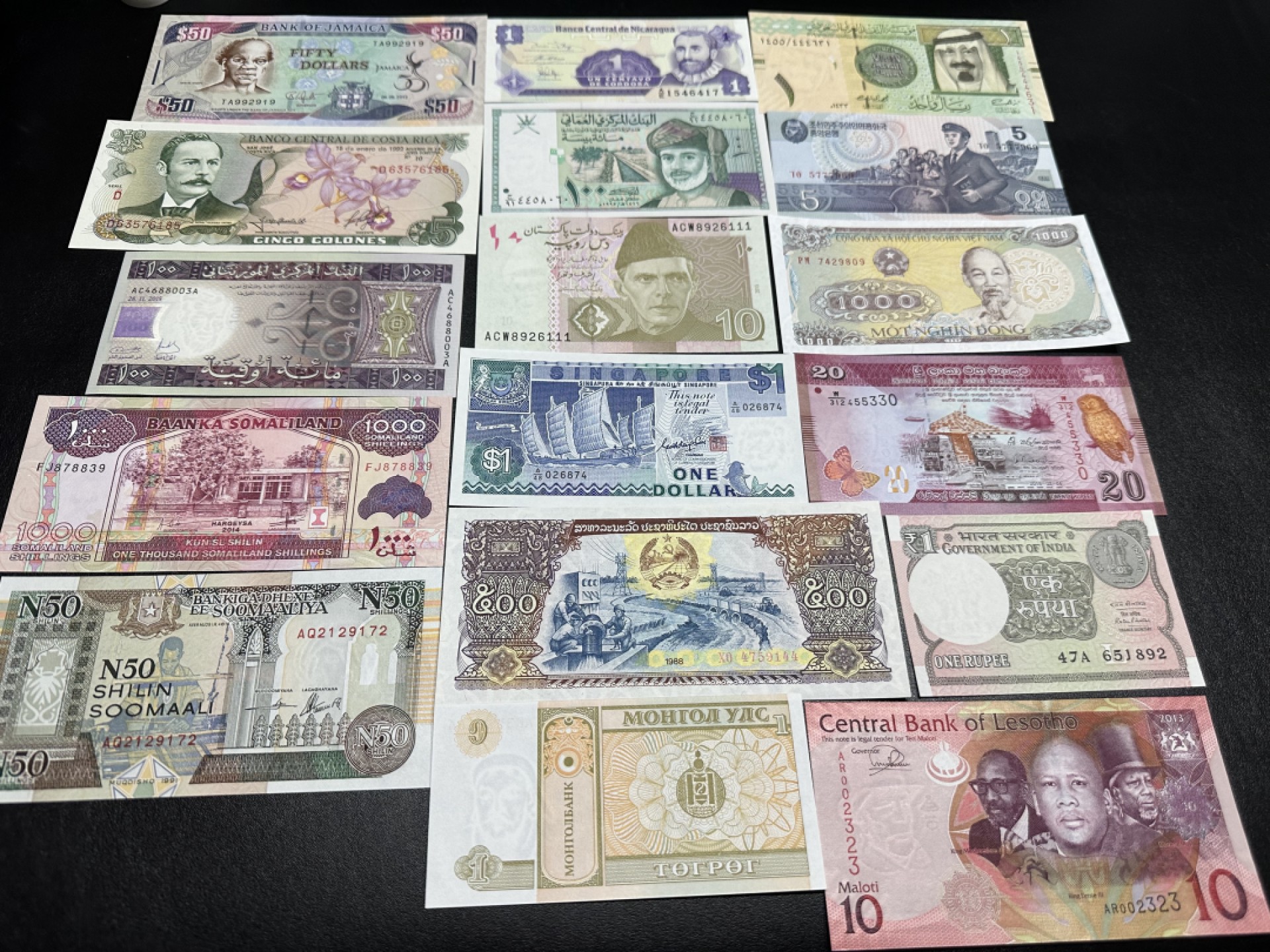 《外钞收藏家》第二百六十一期（连拍第一场） 17张精美纸币一起 全新UNC